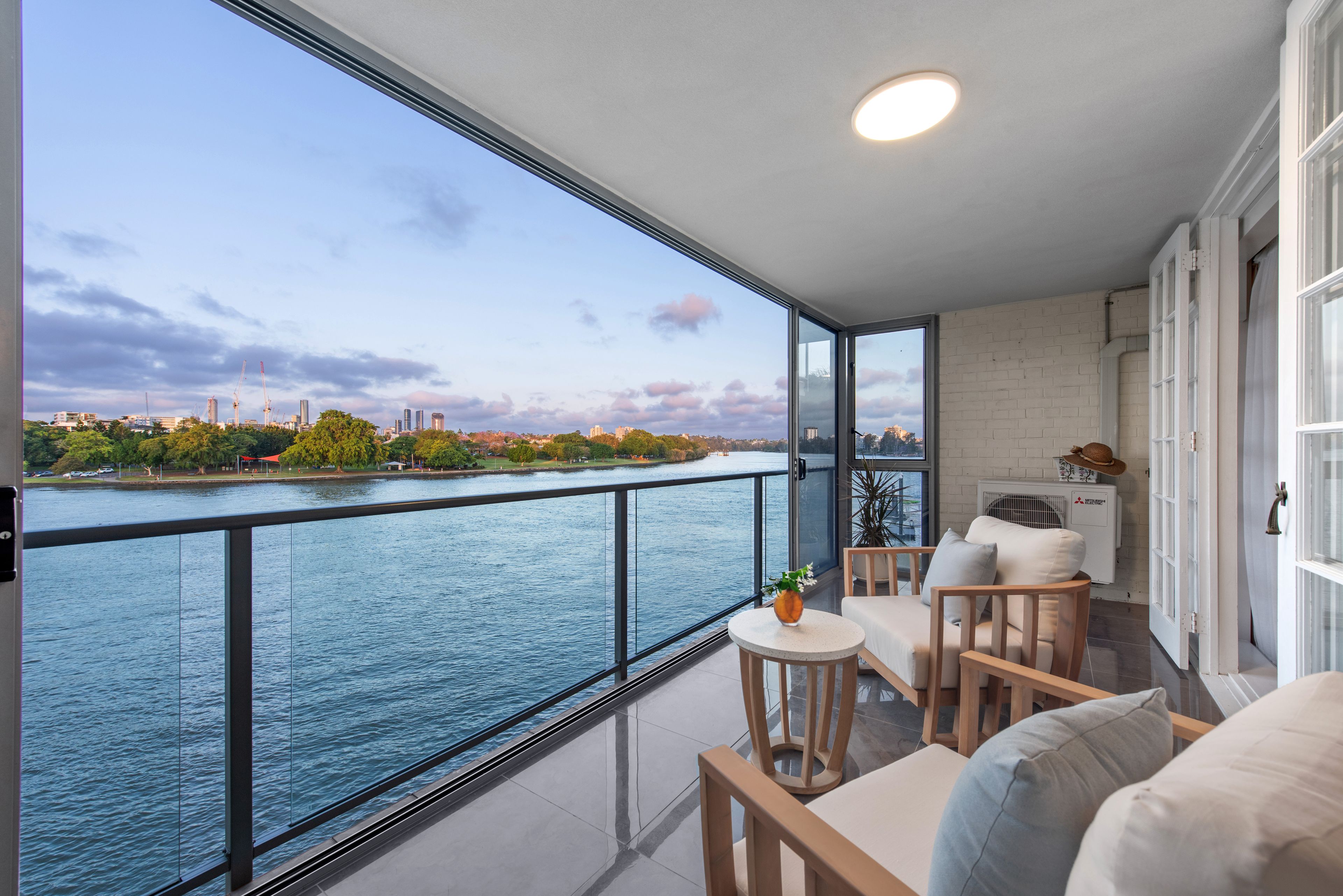 8 Sandford Street, St Lucia QLD 4067