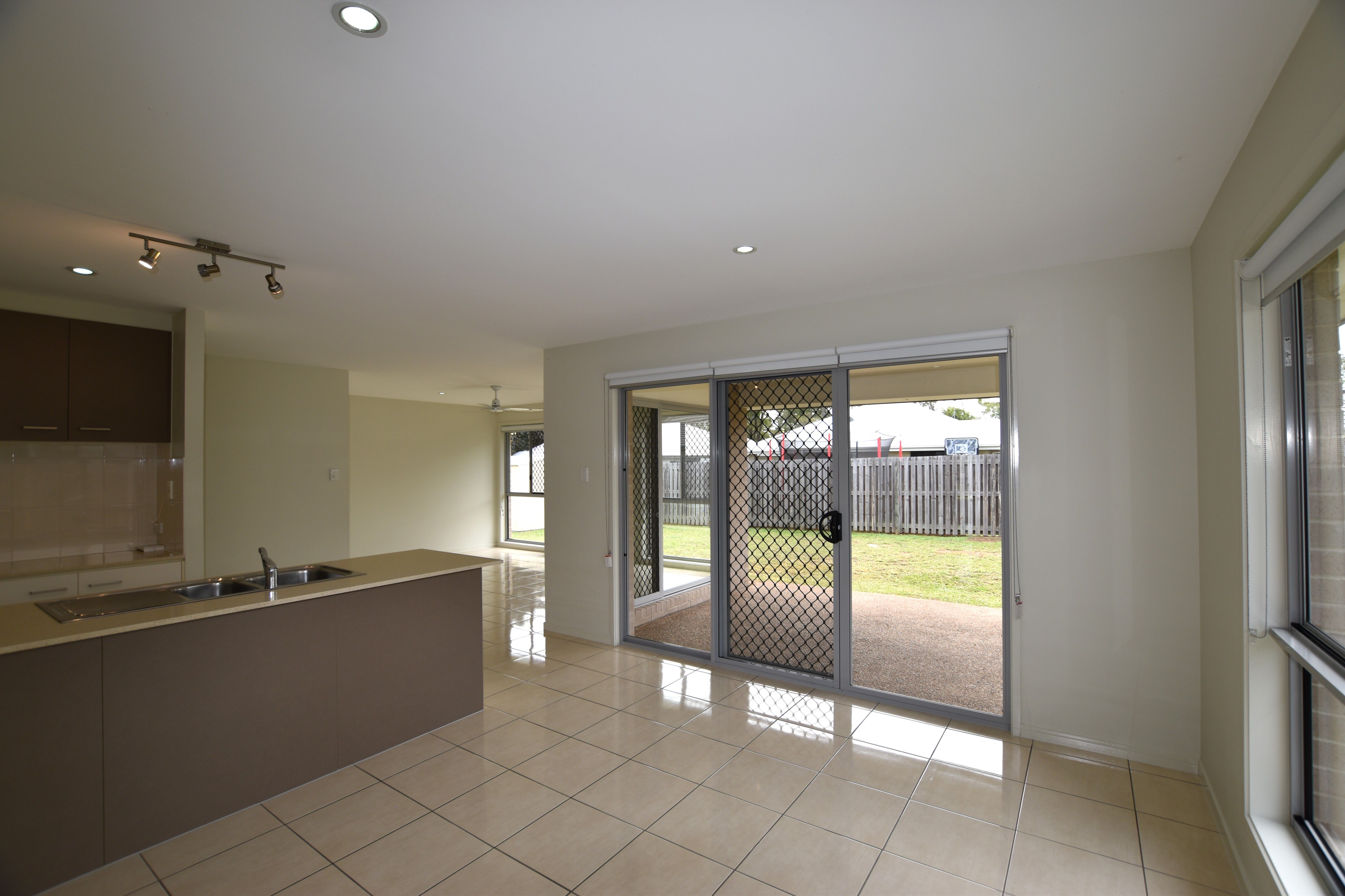 20 Kingfisher Street, Kirkwood, QLD 4680