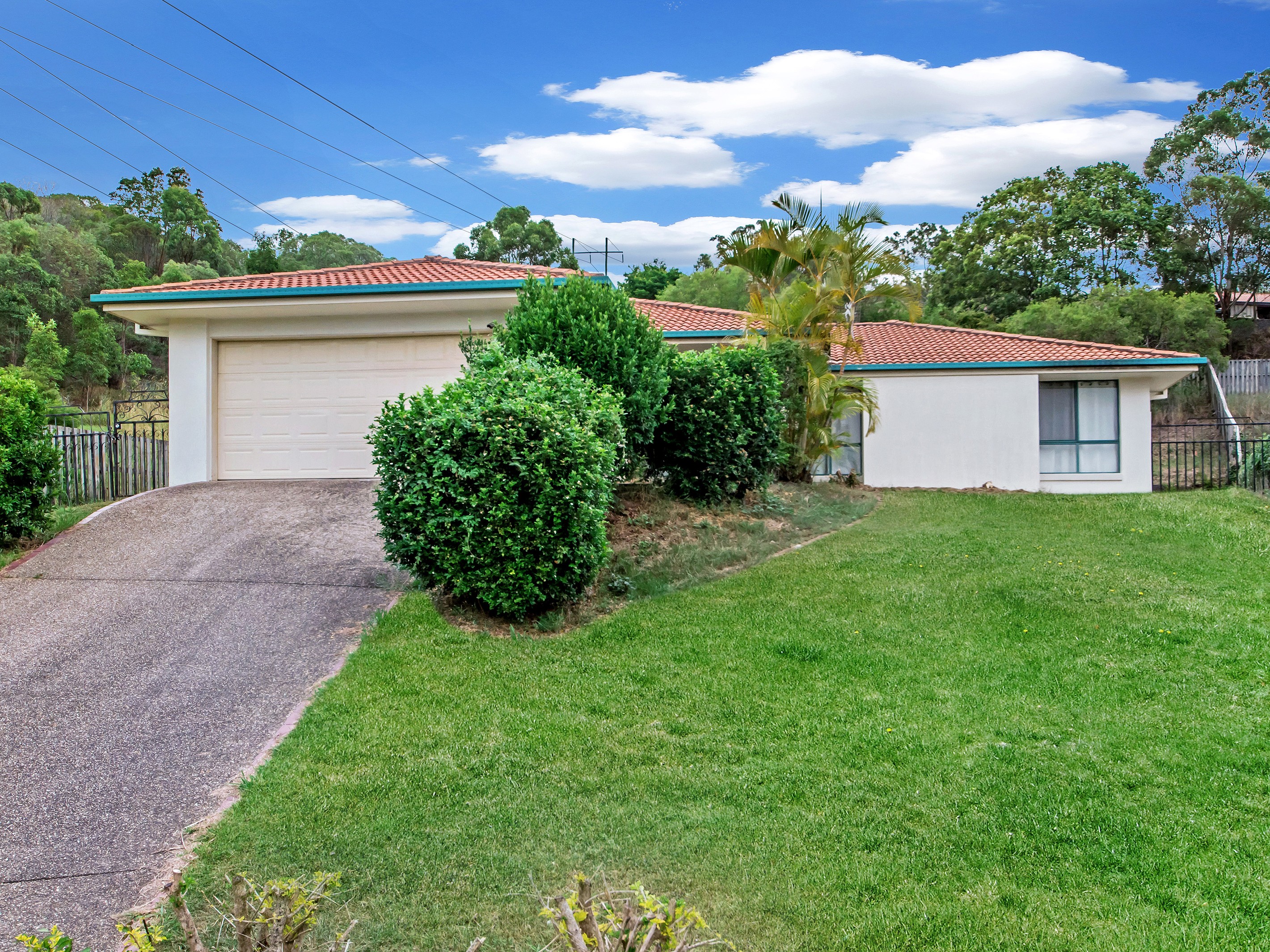 19 Hertford Crescent, Mudgeeraba, QLD 4213