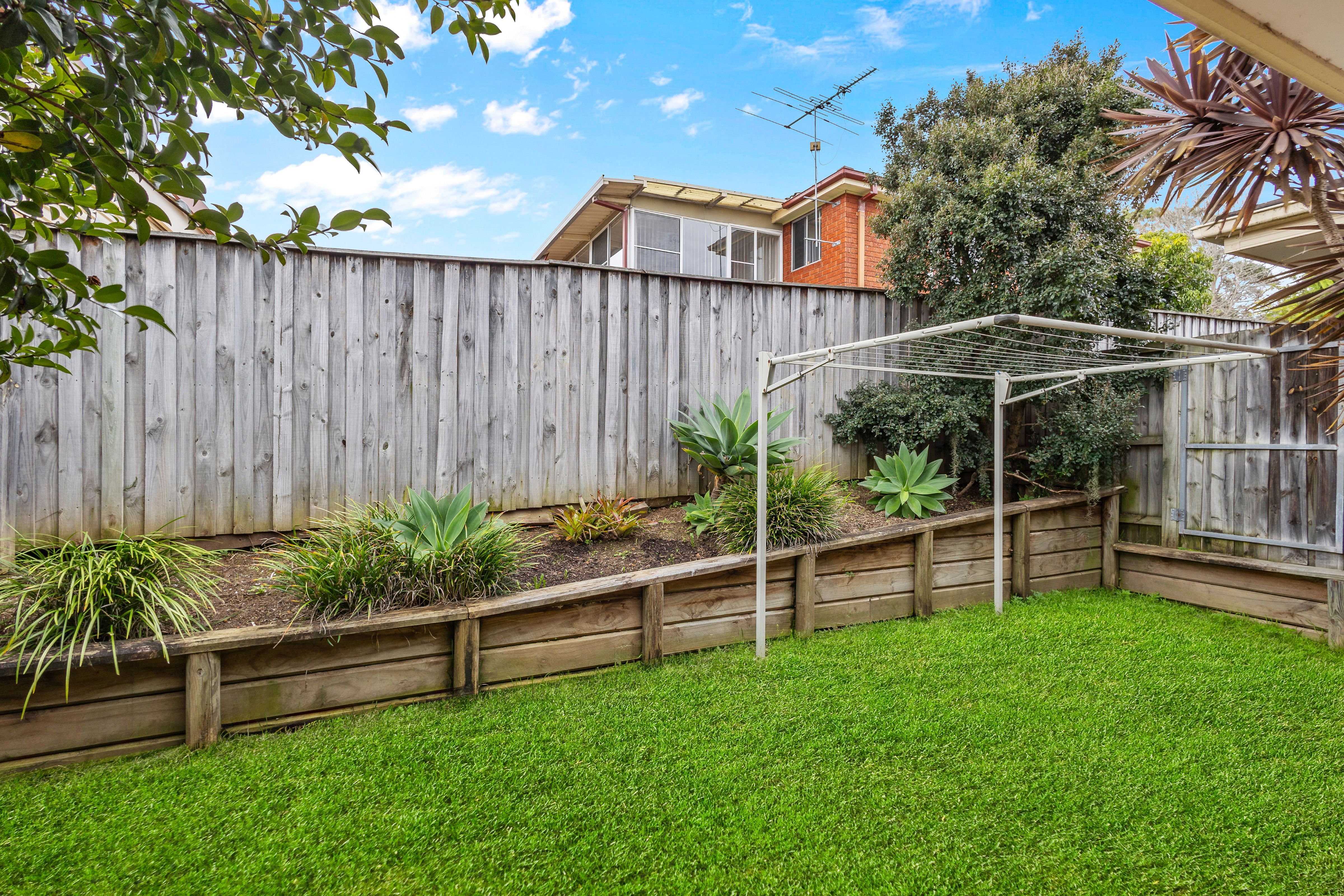 2/100 Agincourt Road — photo 6 of 7