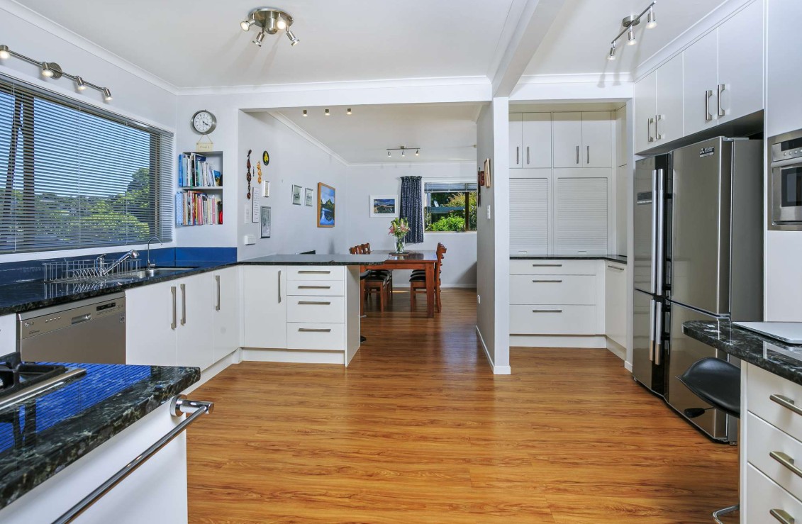 4 King Richard Place, Browns Bay, North Shore City