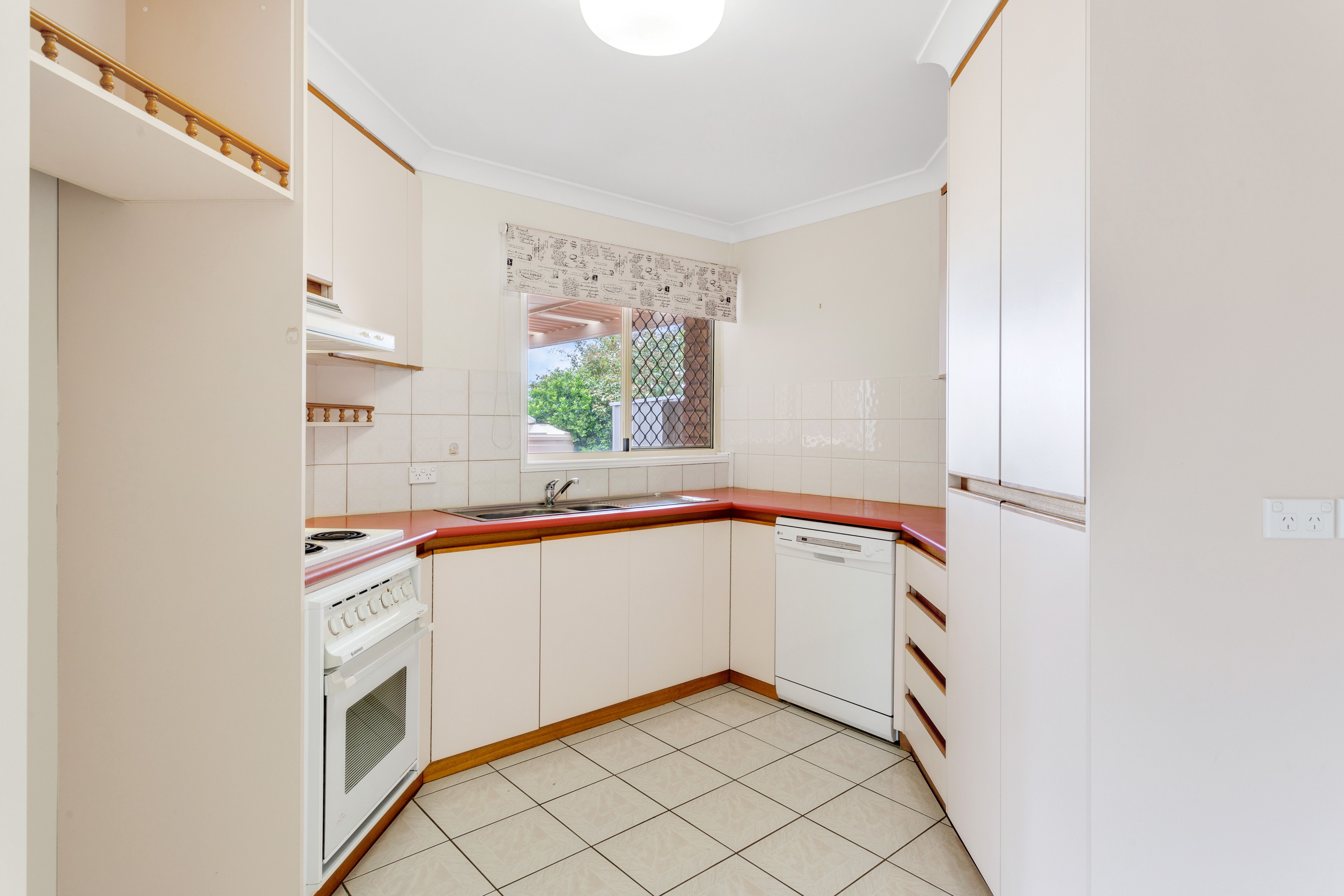 2/52 Hoepper Street, Kearneys Spring, QLD 4350