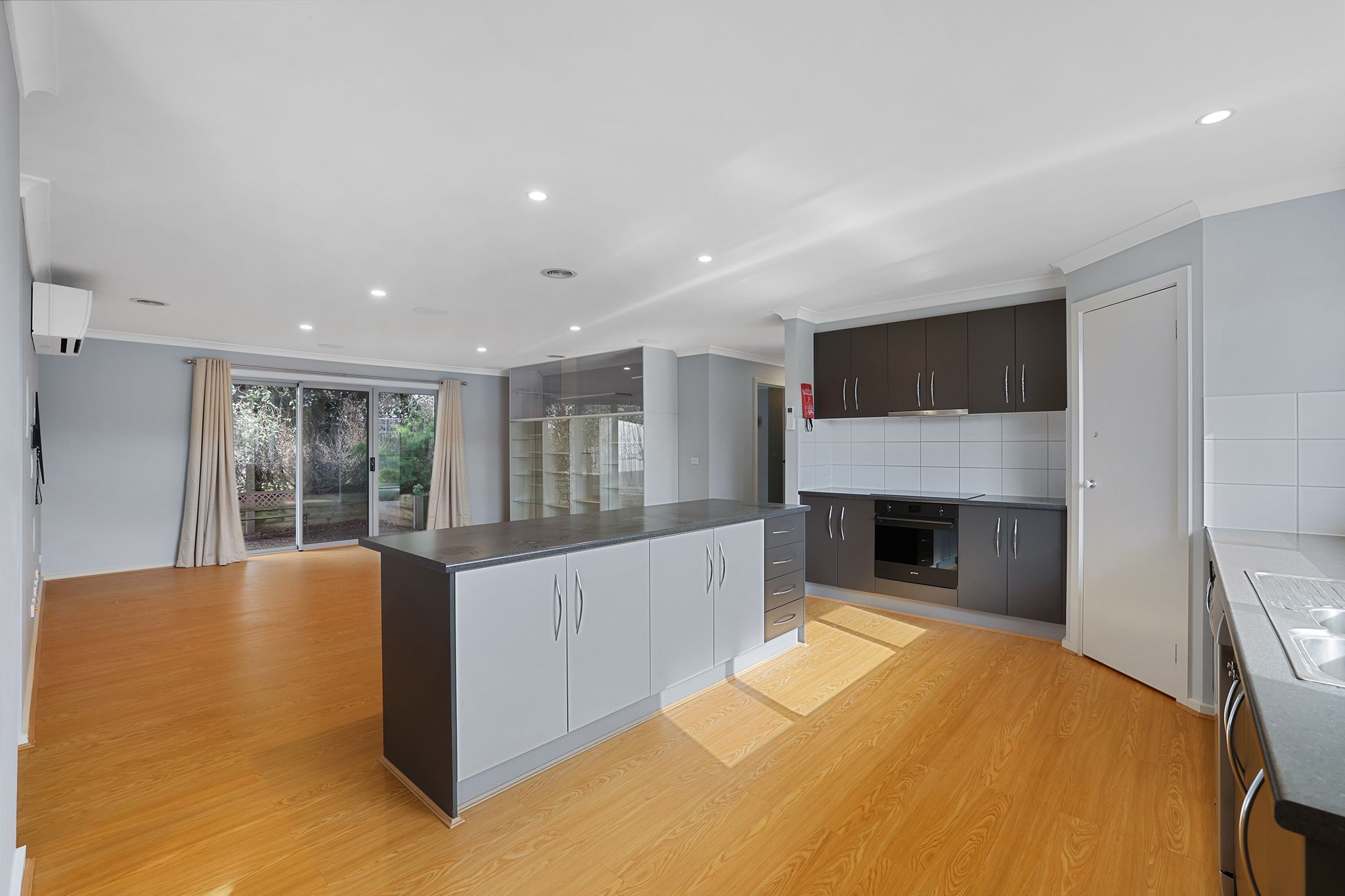 12 Vivian Court — photo 5 of 27