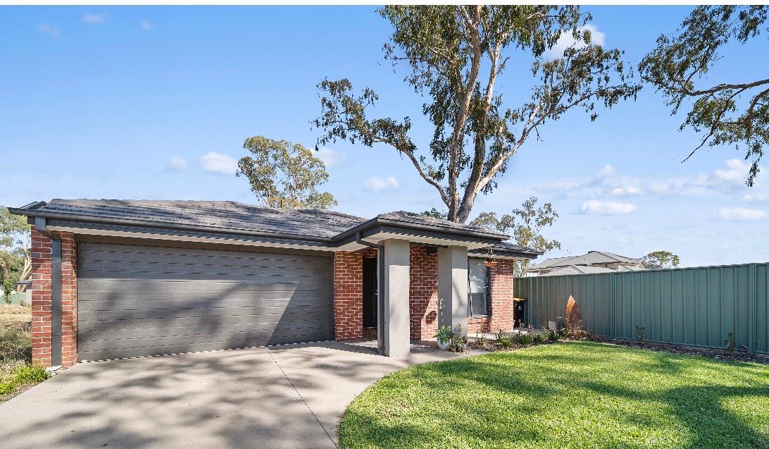 22 Clarcoll Crescent South, Kangaroo Flat, VIC 3555