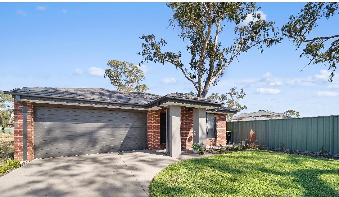 22 Clarcoll Crescent South, Kangaroo Flat, VIC 3555