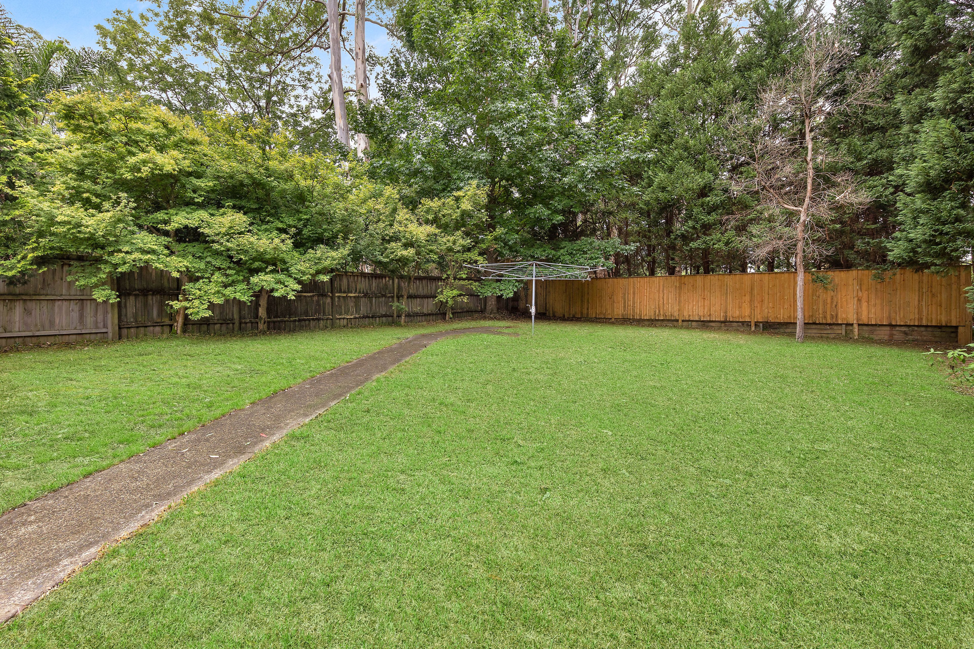 12 Catalpa Crescent — photo 9 of 10