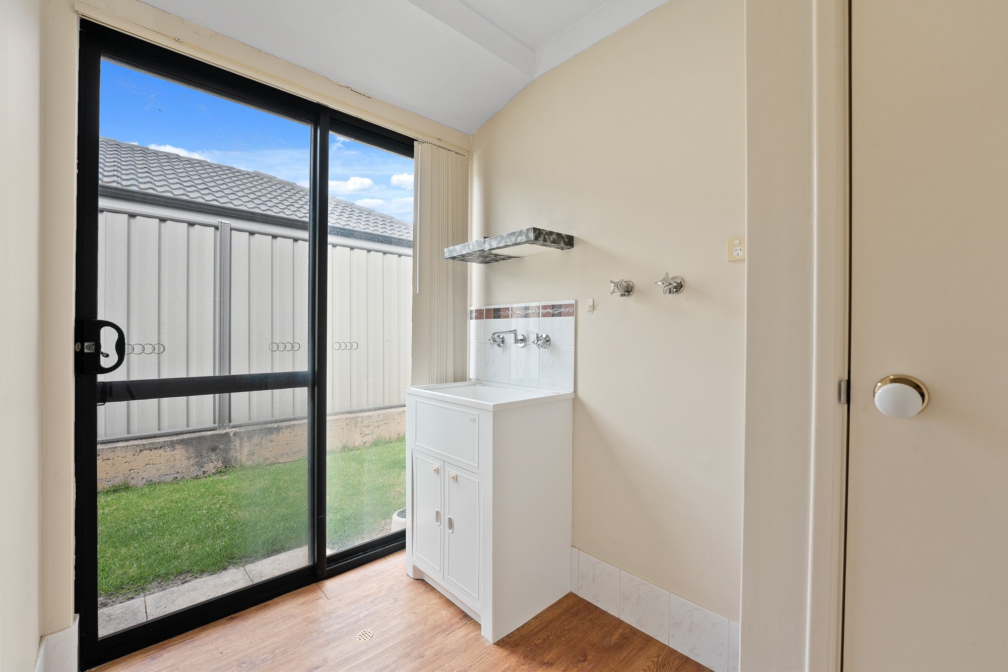 49 Tamworth Boulevard — photo 25 of 28