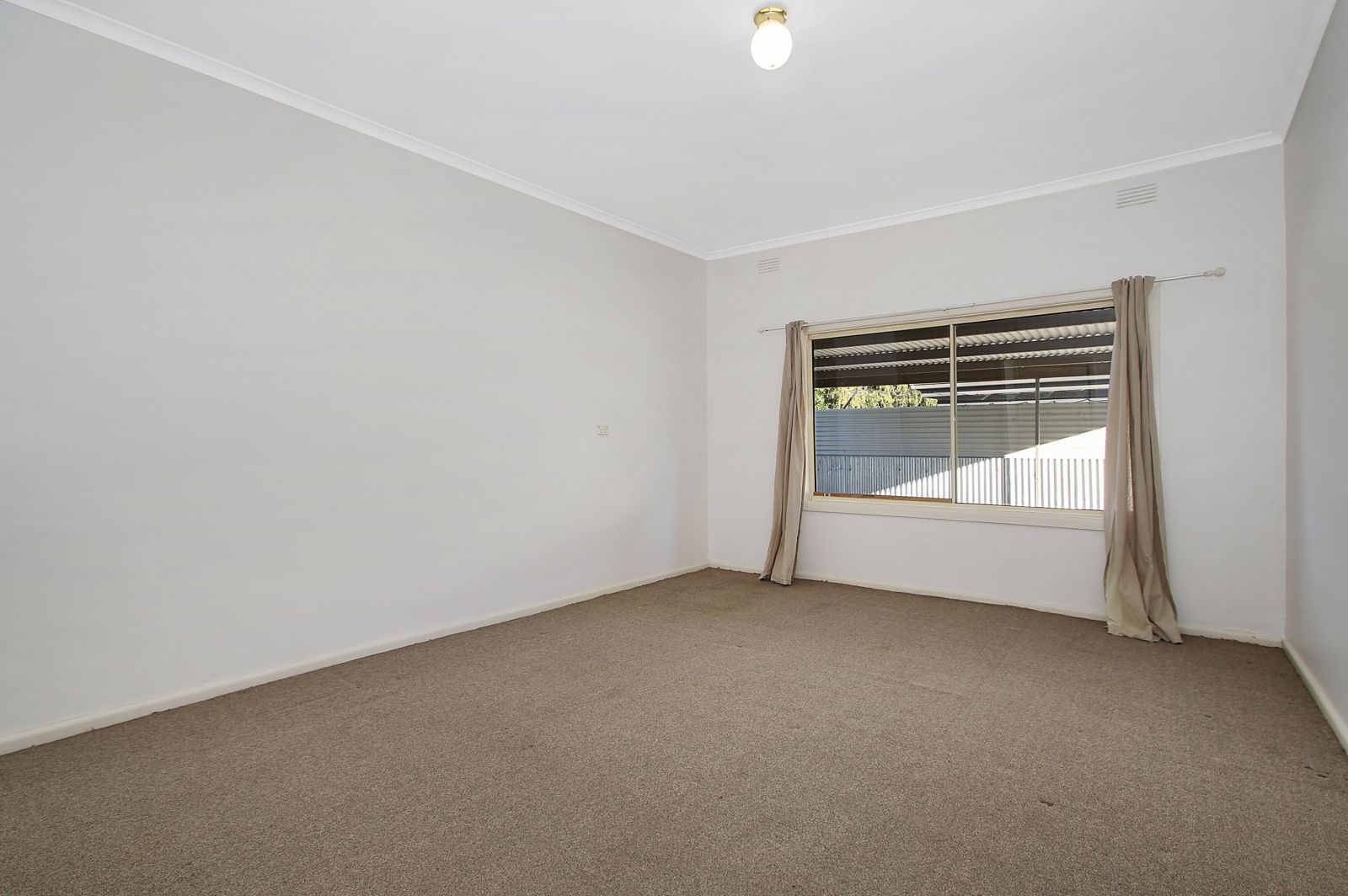 448-kotthoff-street-lavington-nsw-2641-leased-house-ray-white