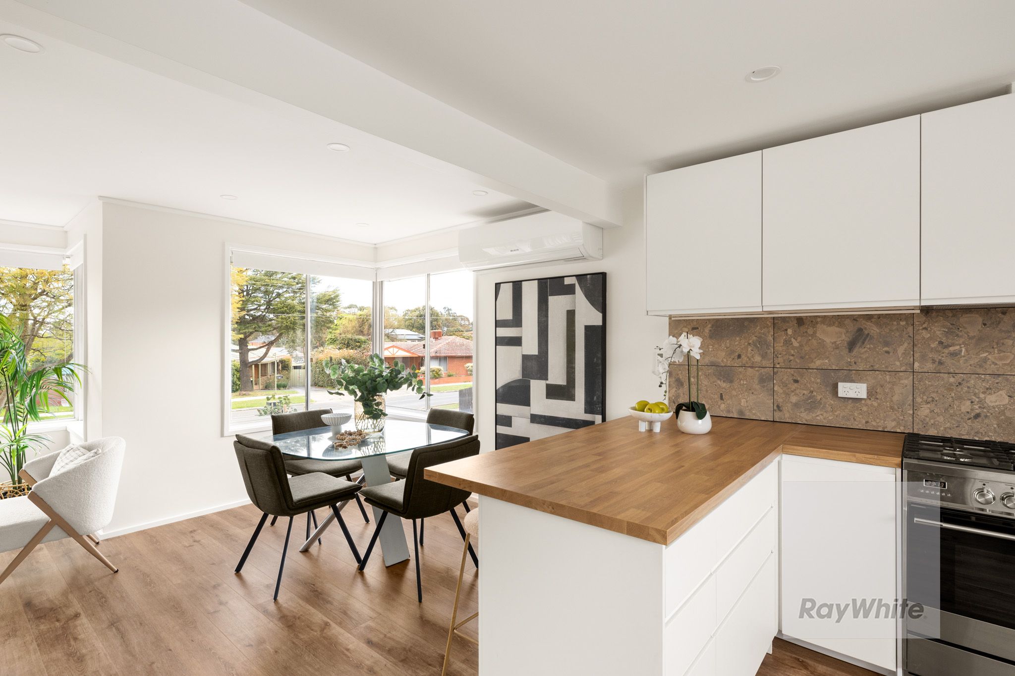 5 Moreton Crescent — photo 4 of 15