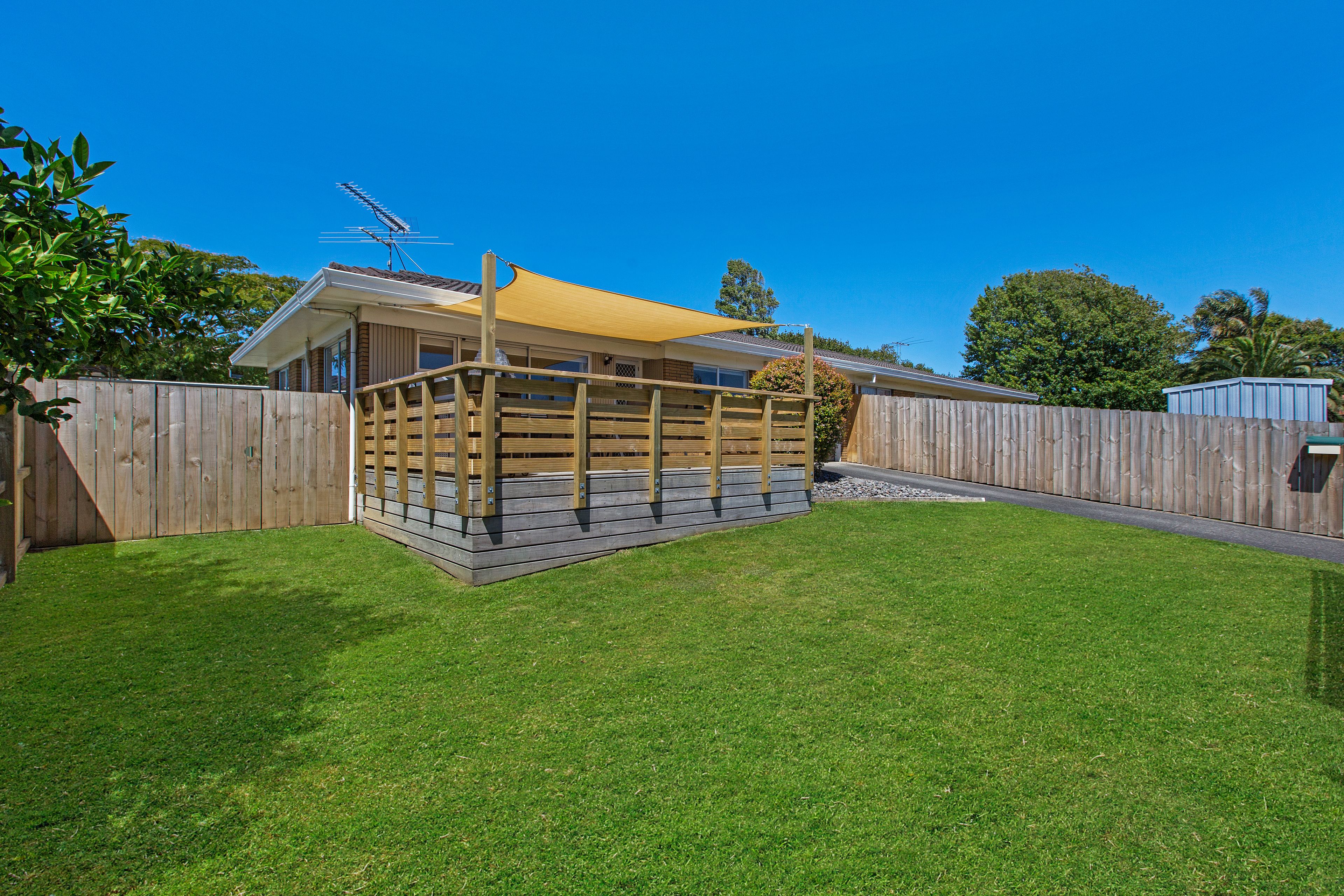 1/5 Challen Close, Conifer Grove, Manukau City