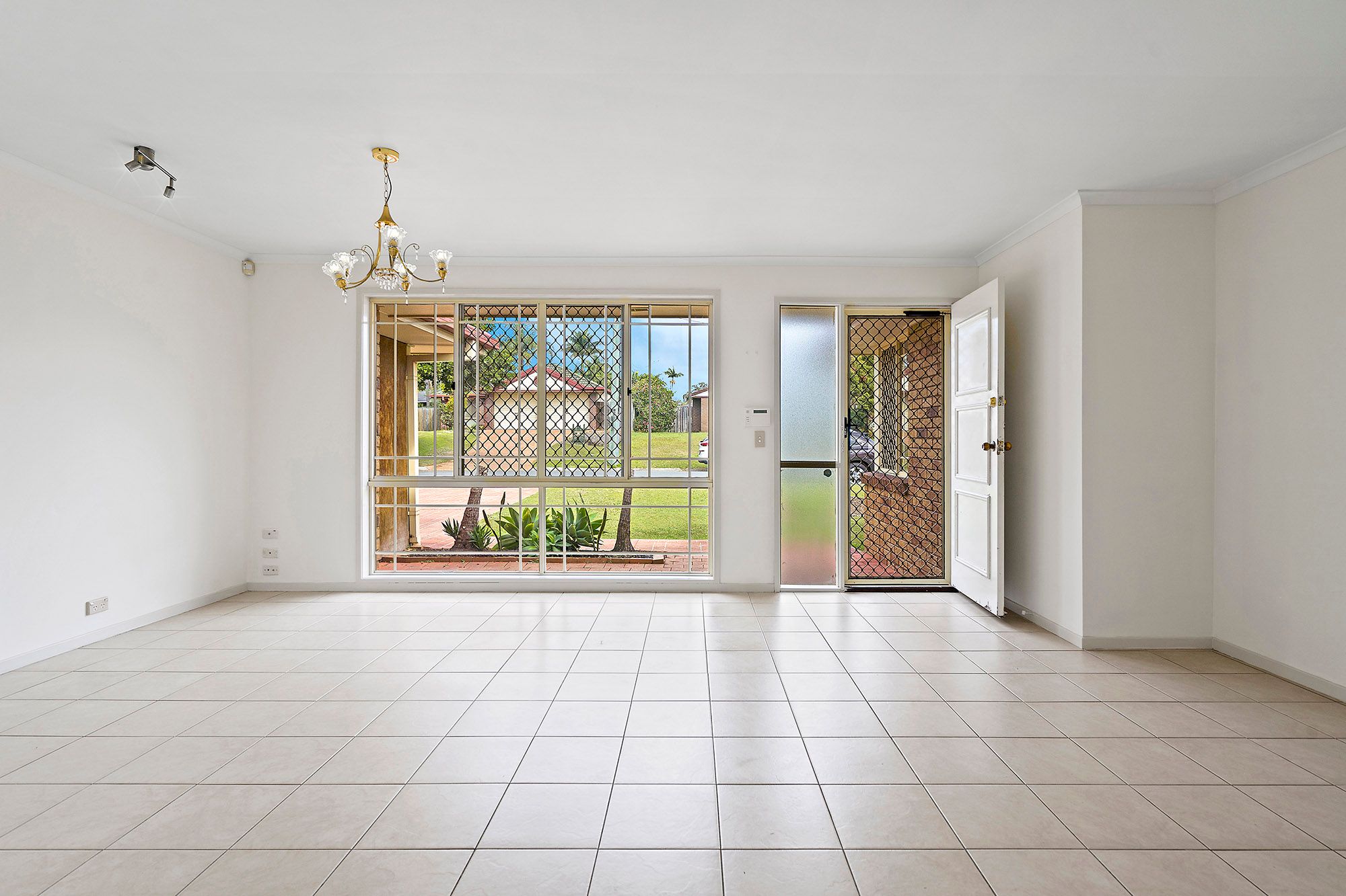 14 Bottlebrush Drive, Regents Park, QLD 4118