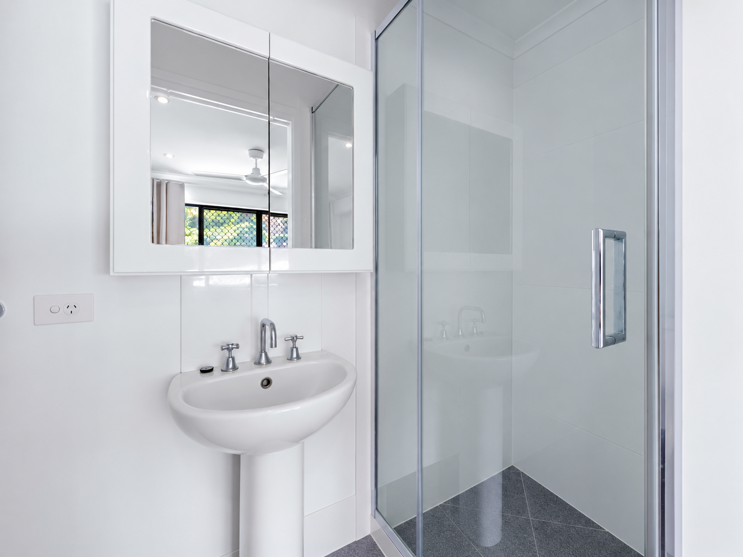 2/3-5 Seaview Drive — photo 9 of 11