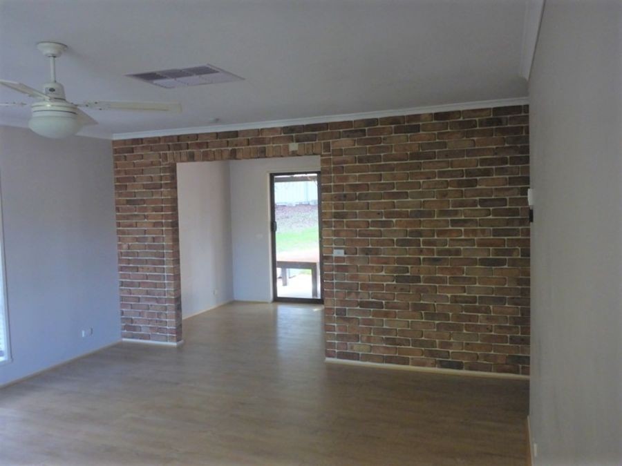 21 Lacebark Court, Thurgoona, NSW 2640