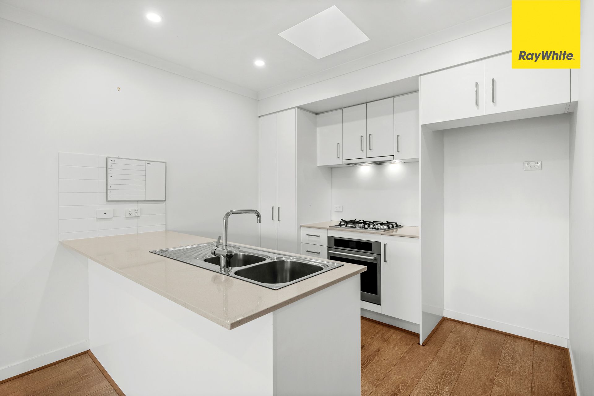 58 Fulham Crescent — photo 8 of 19