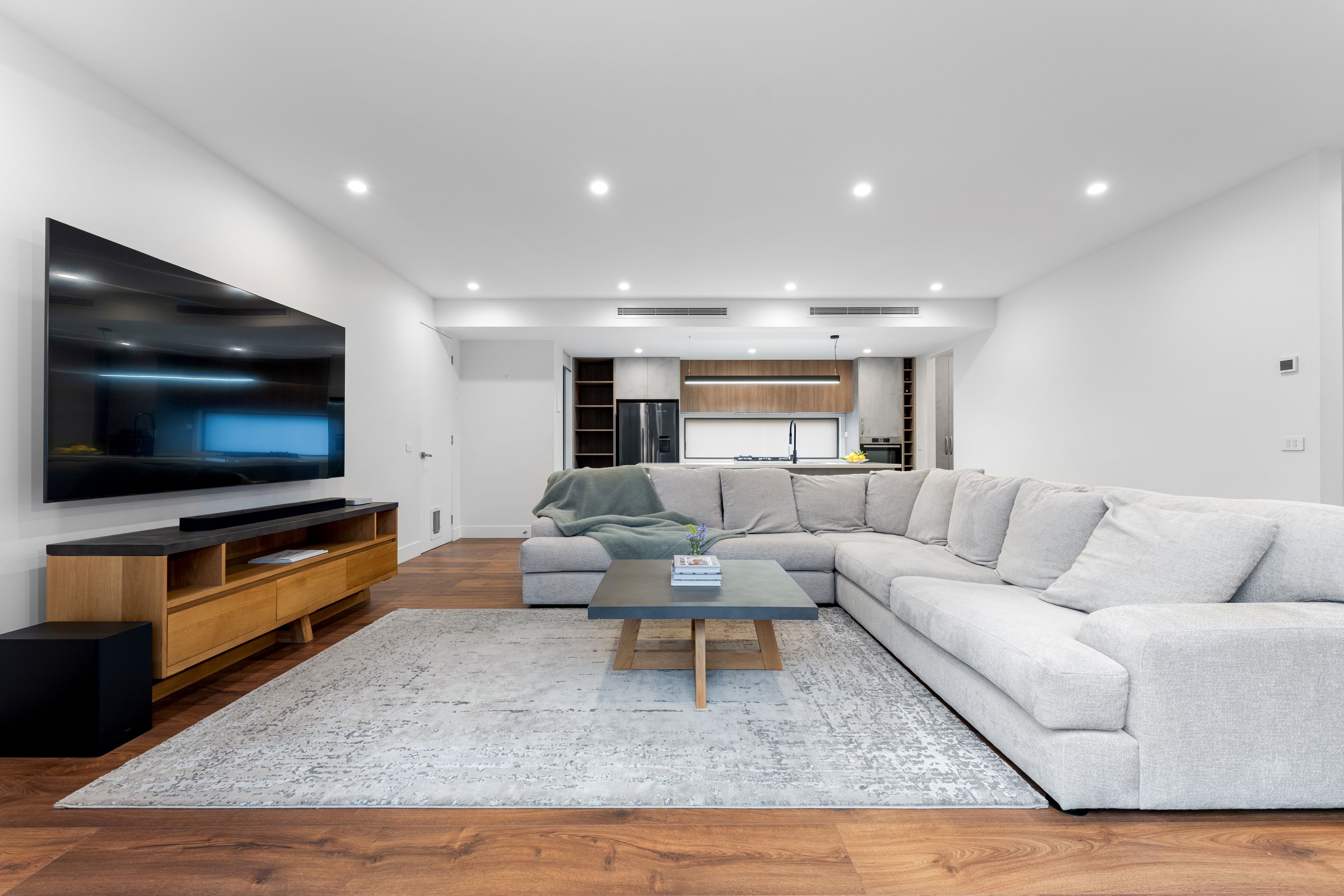 1/8 Canberra Street — photo 3 of 26