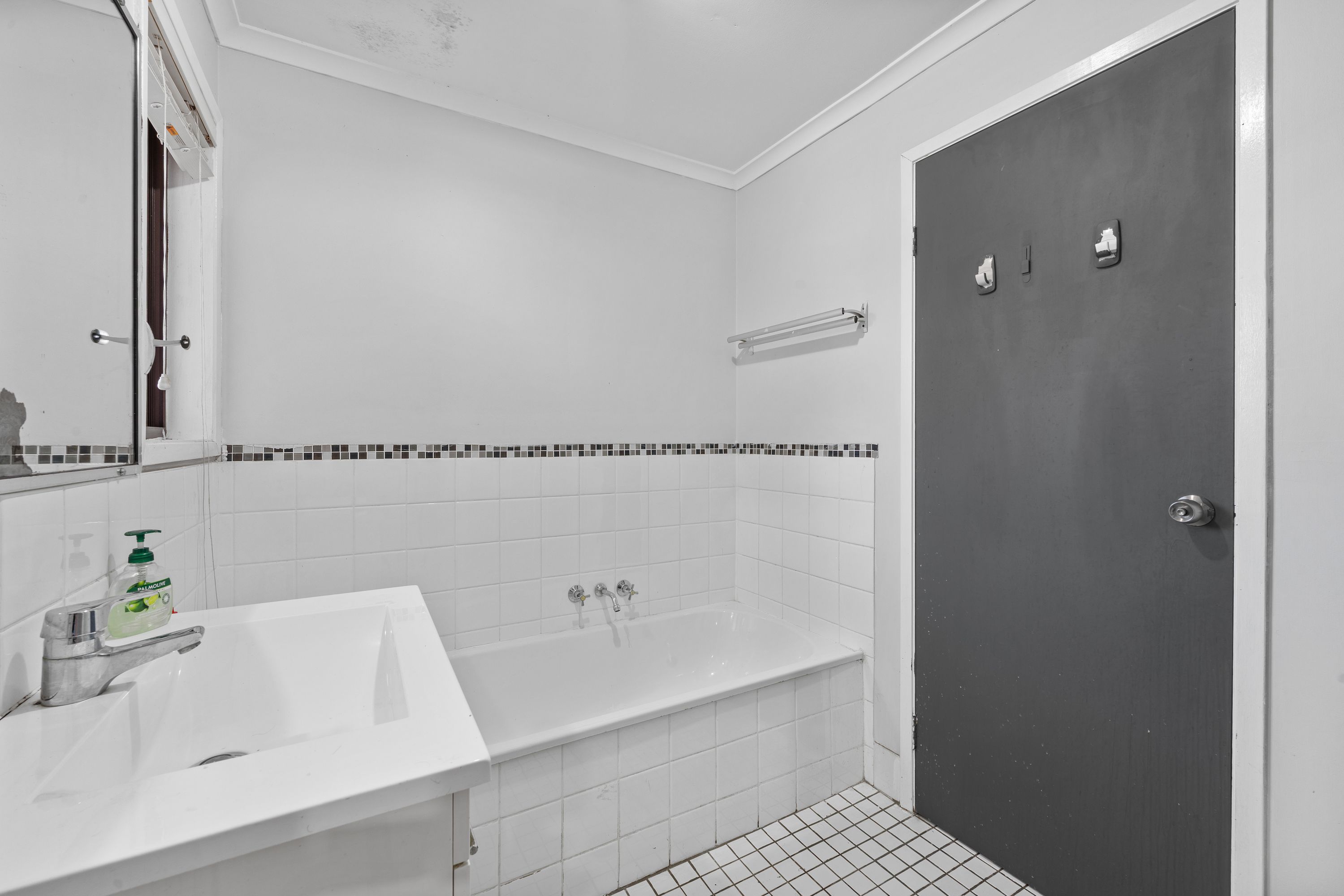 2/5 Inchcape Court — photo 13 of 23