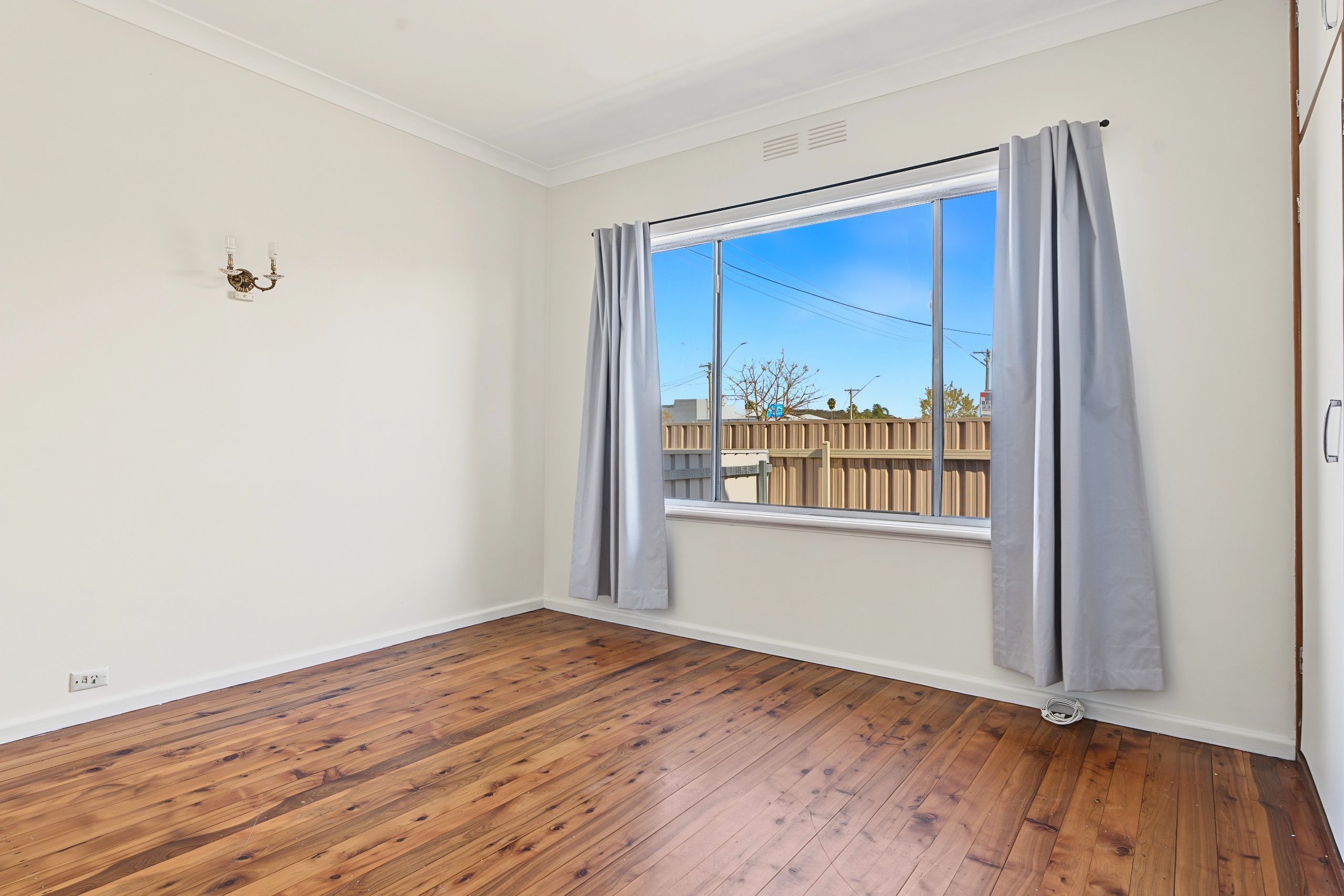1/825 Mate Street — photo 4 of 10