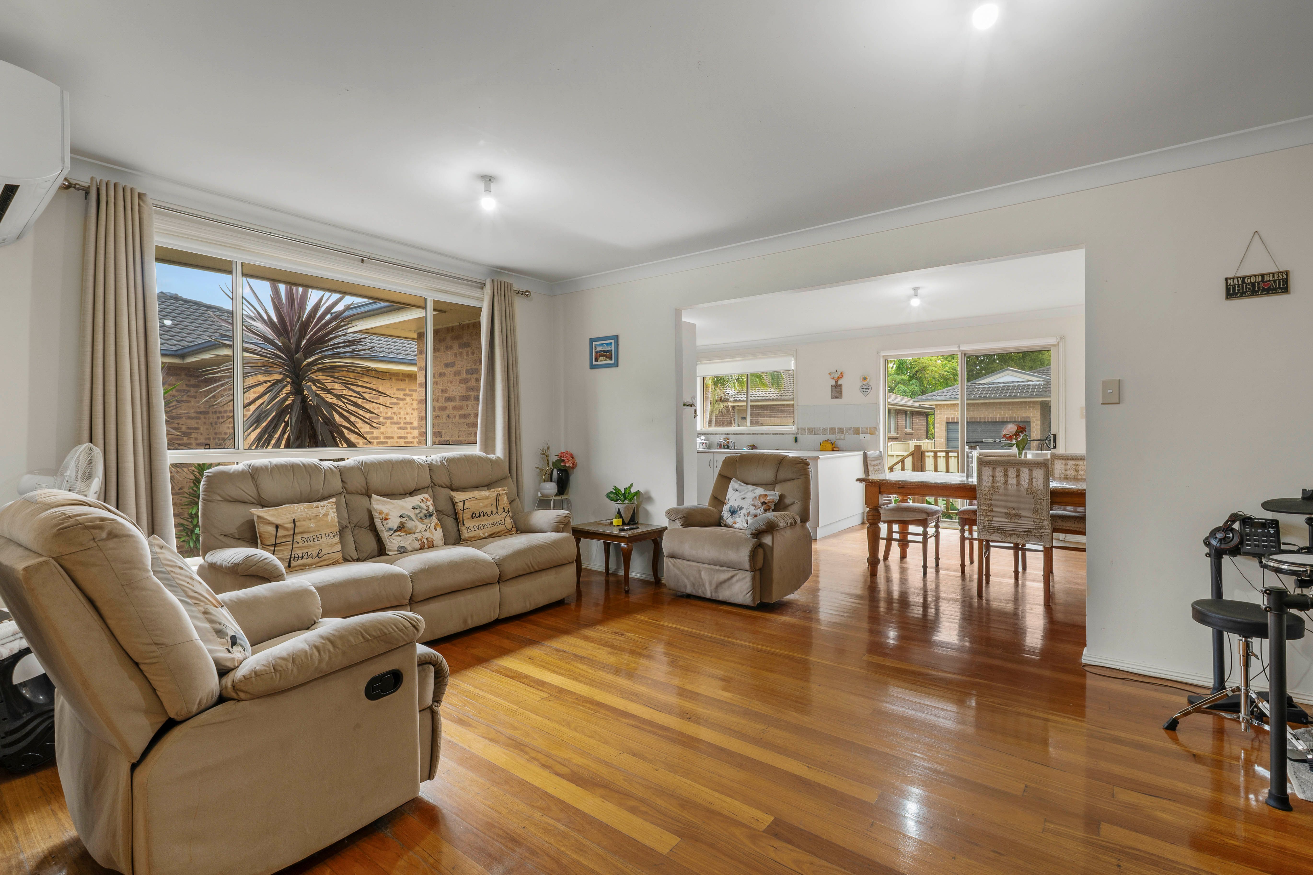 2/44 Warner Avenue — photo 3 of 13