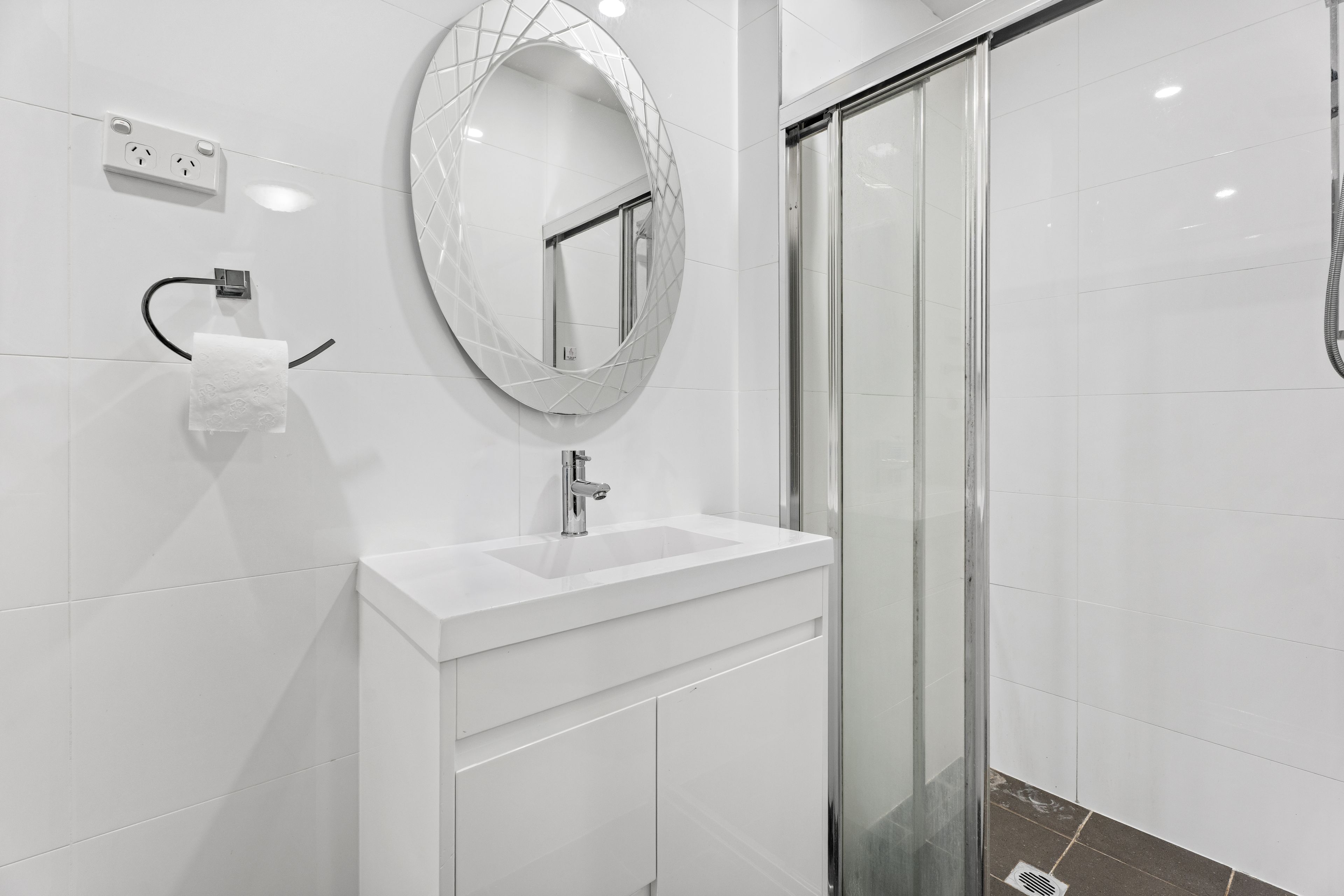 209/44B Drummond Avenue — photo 9 of 17