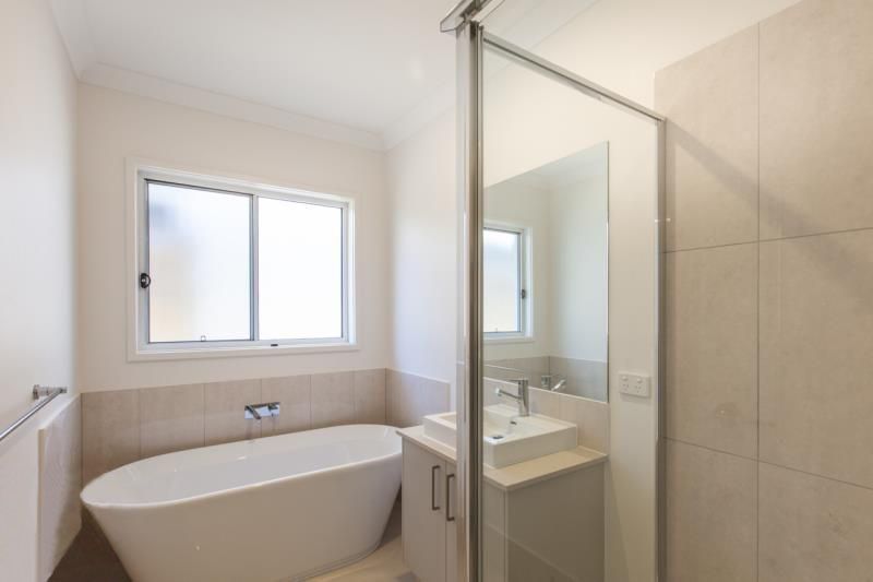 29 Mount Barney Crescent — photo 7 of 9