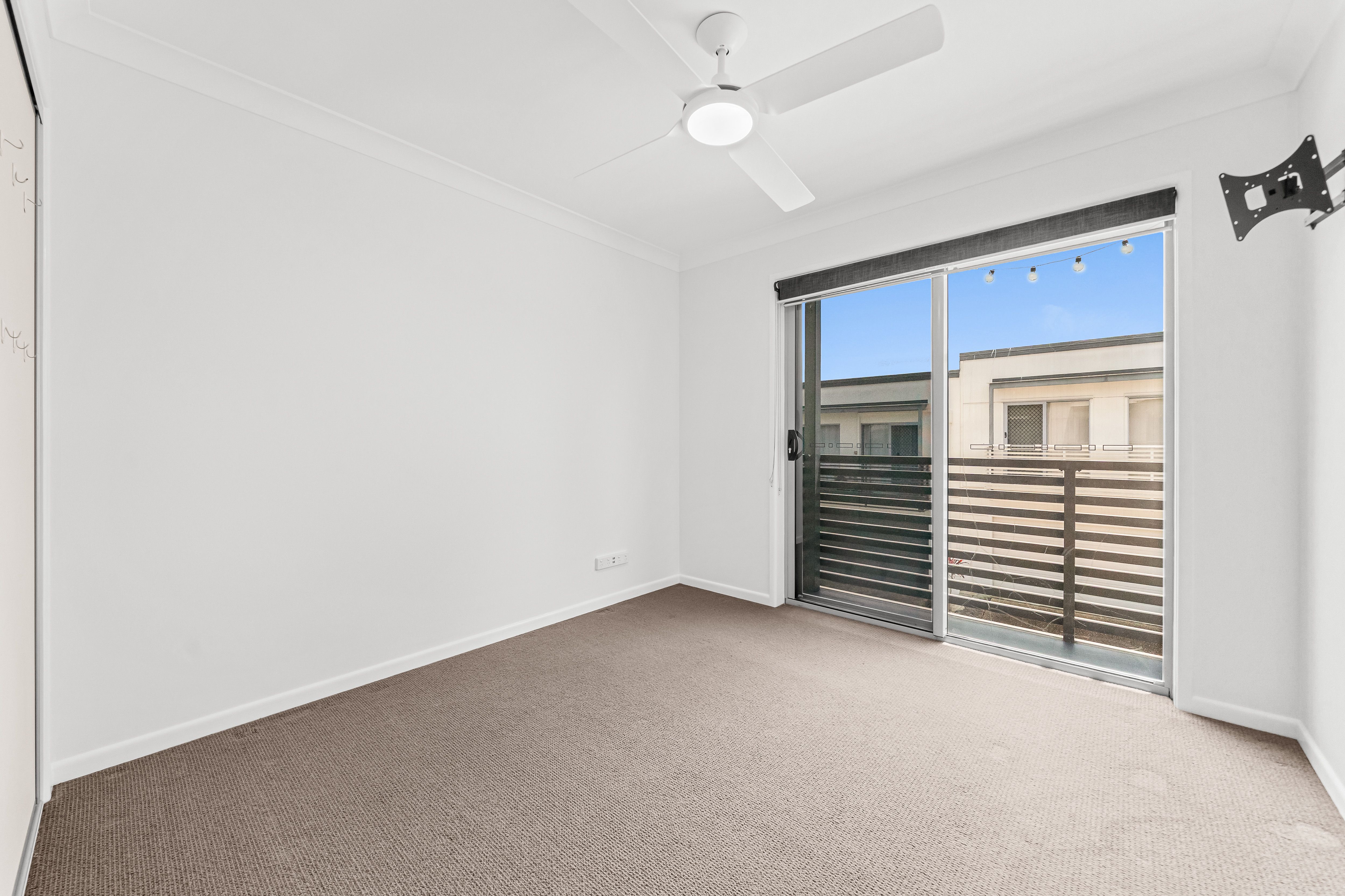67/2 Diamantina Street — photo 11 of 30