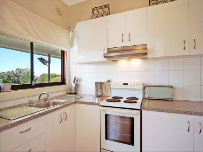 11 Canberra Road, Lake Heights, NSW 2502