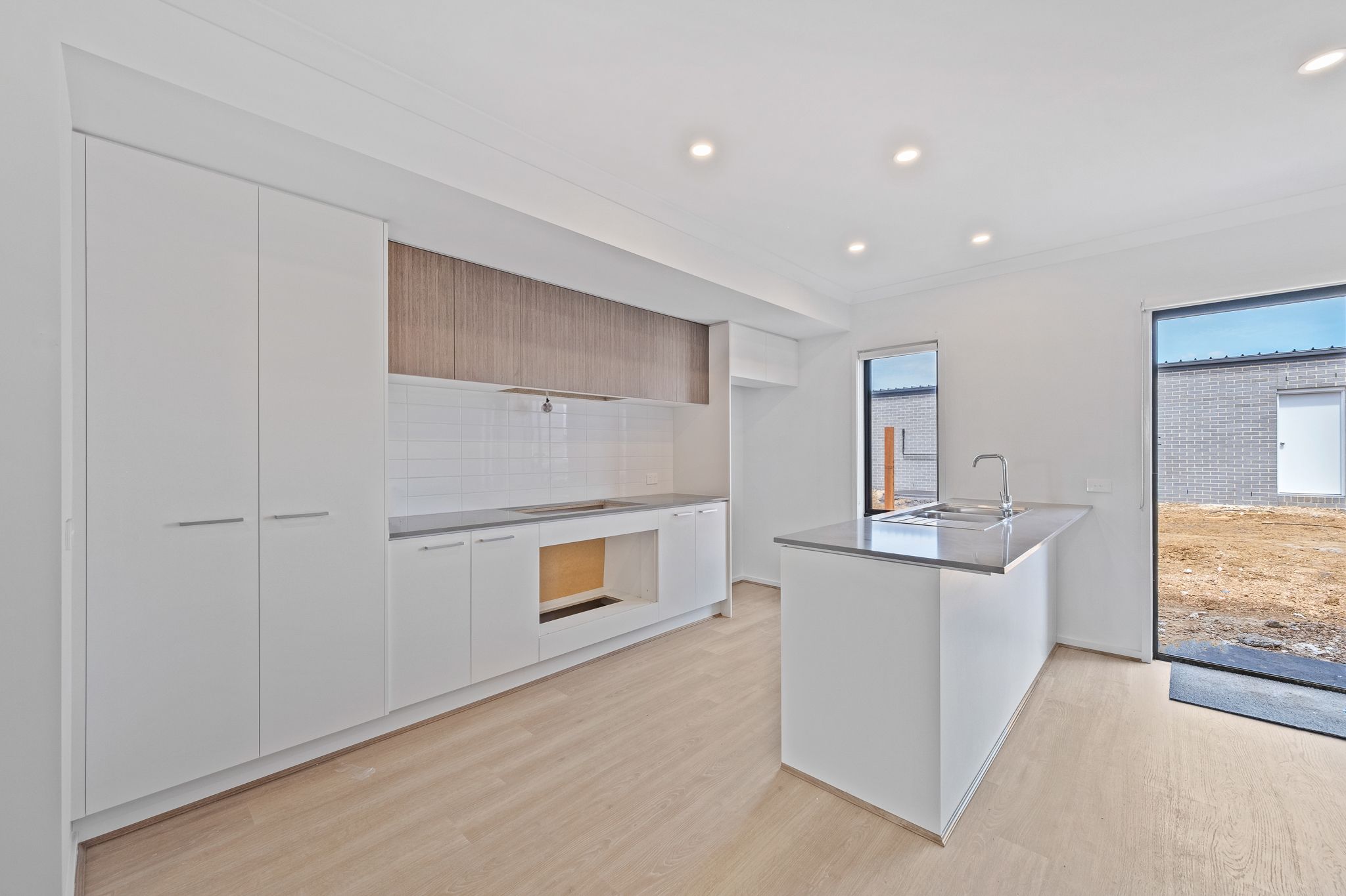 2 Vendeen Walk, Clyde North, VIC 3978