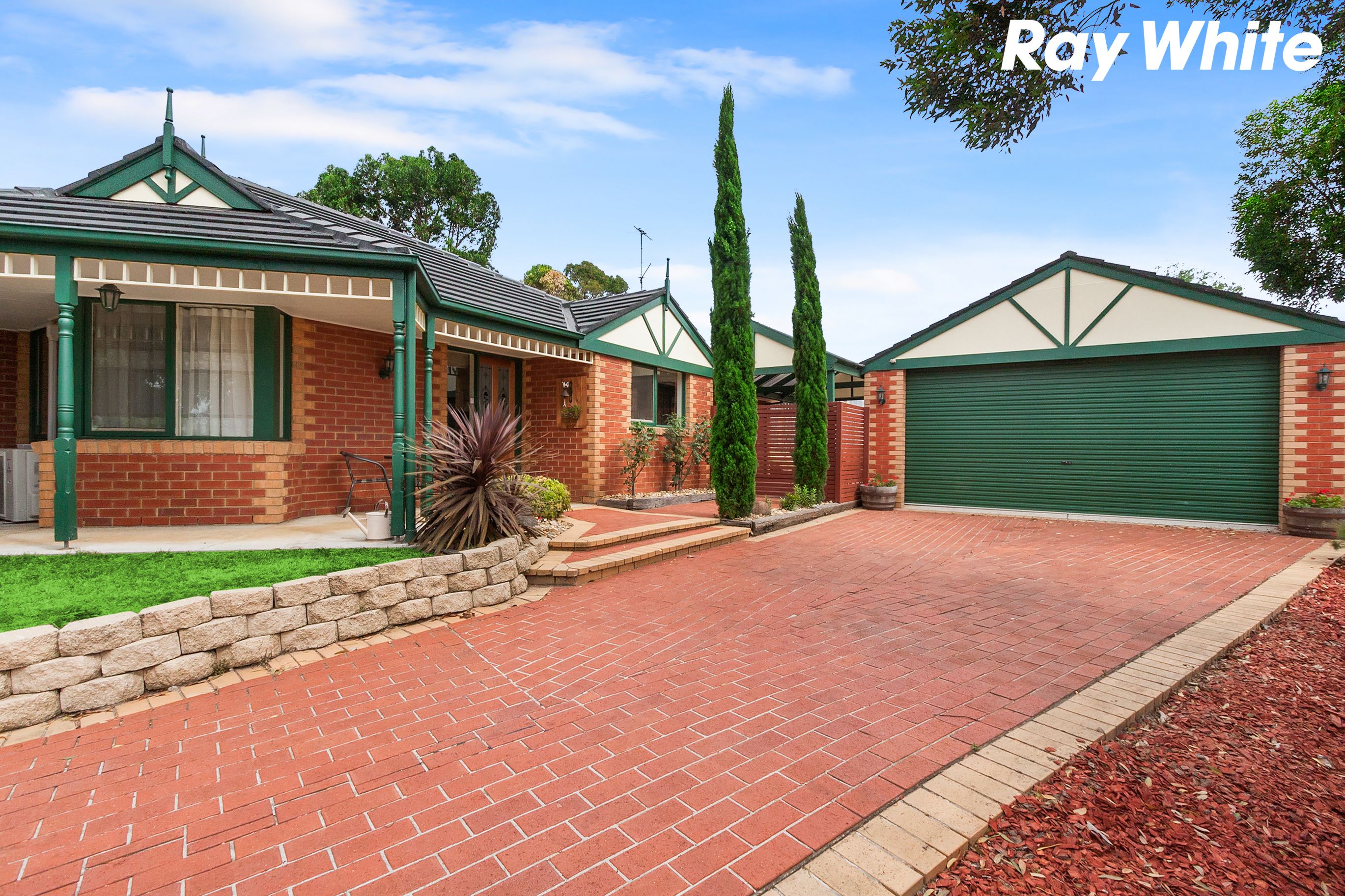 5 Christopher Close, Pakenham VIC 3810