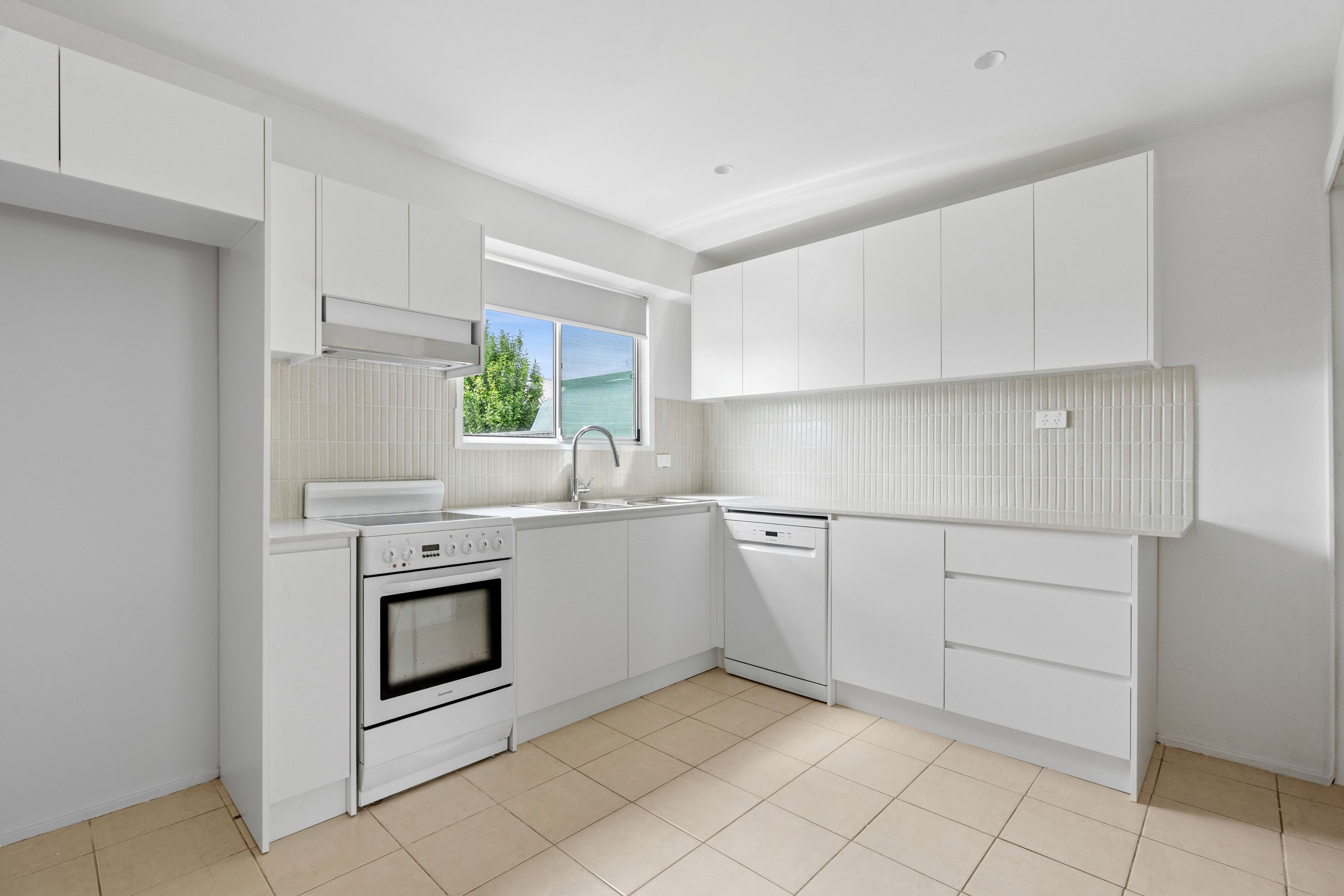 34 Vales Road — photo 10 of 13