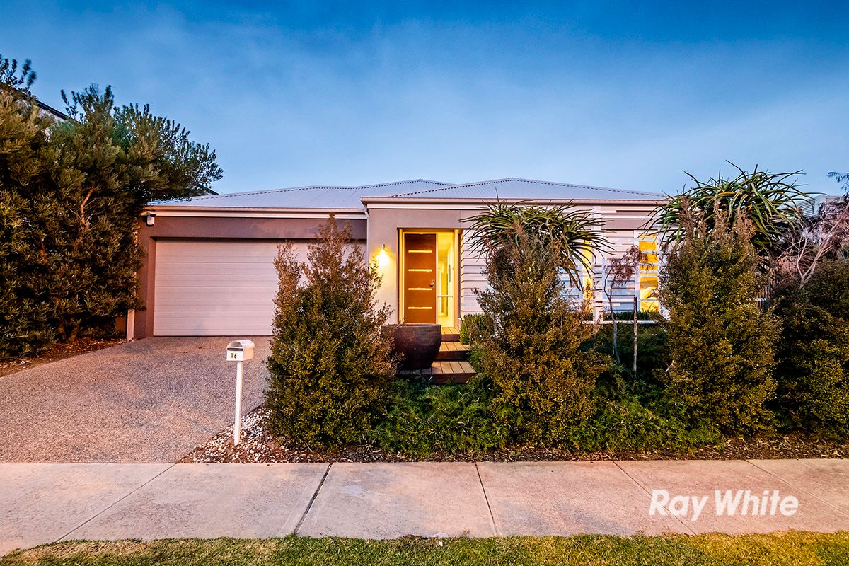16 Worthington Boulevard, Pakenham VIC 3810