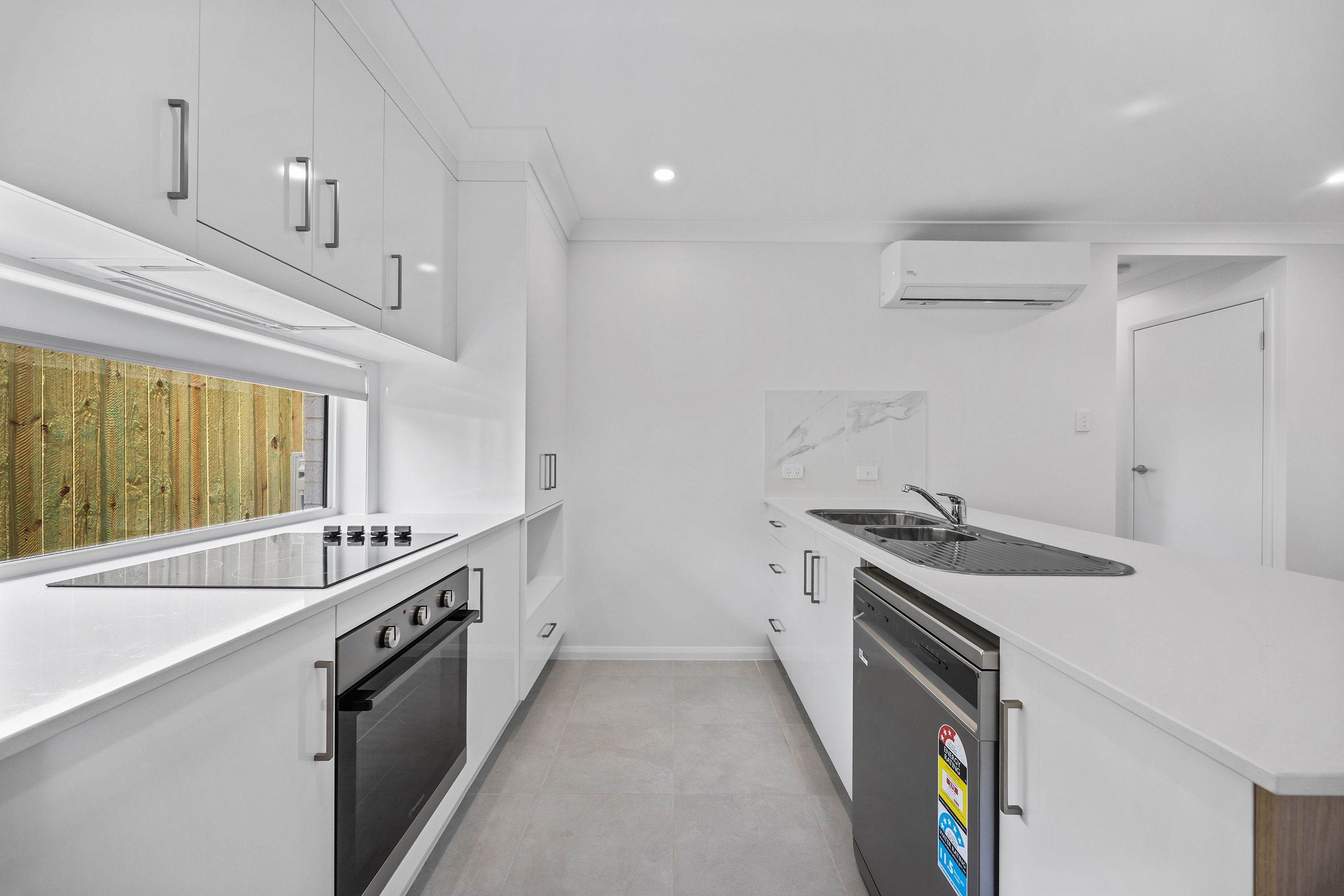 18 Bulimba Street — photo 3 of 12