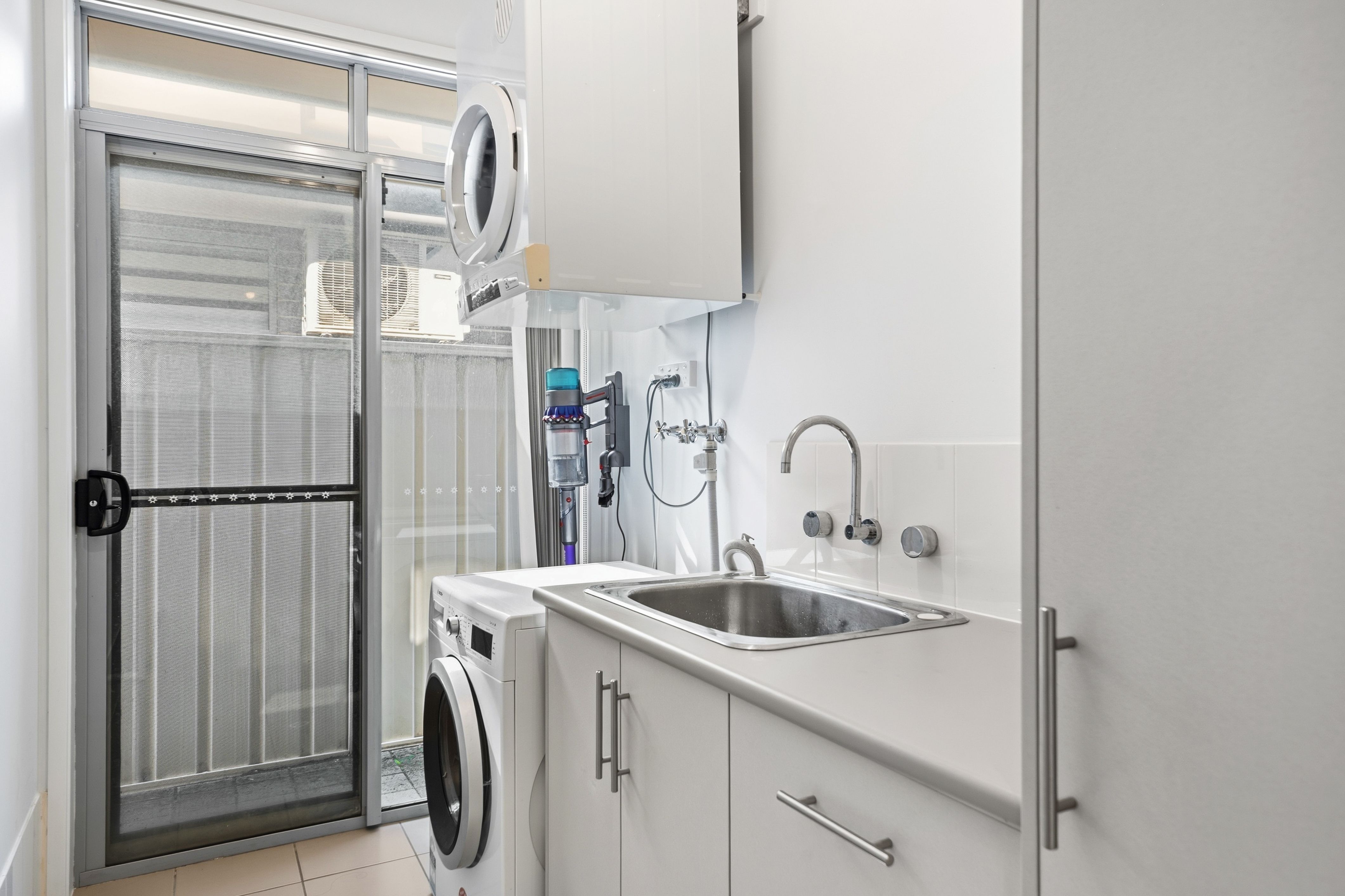 20 Warner Avenue — photo 15 of 18