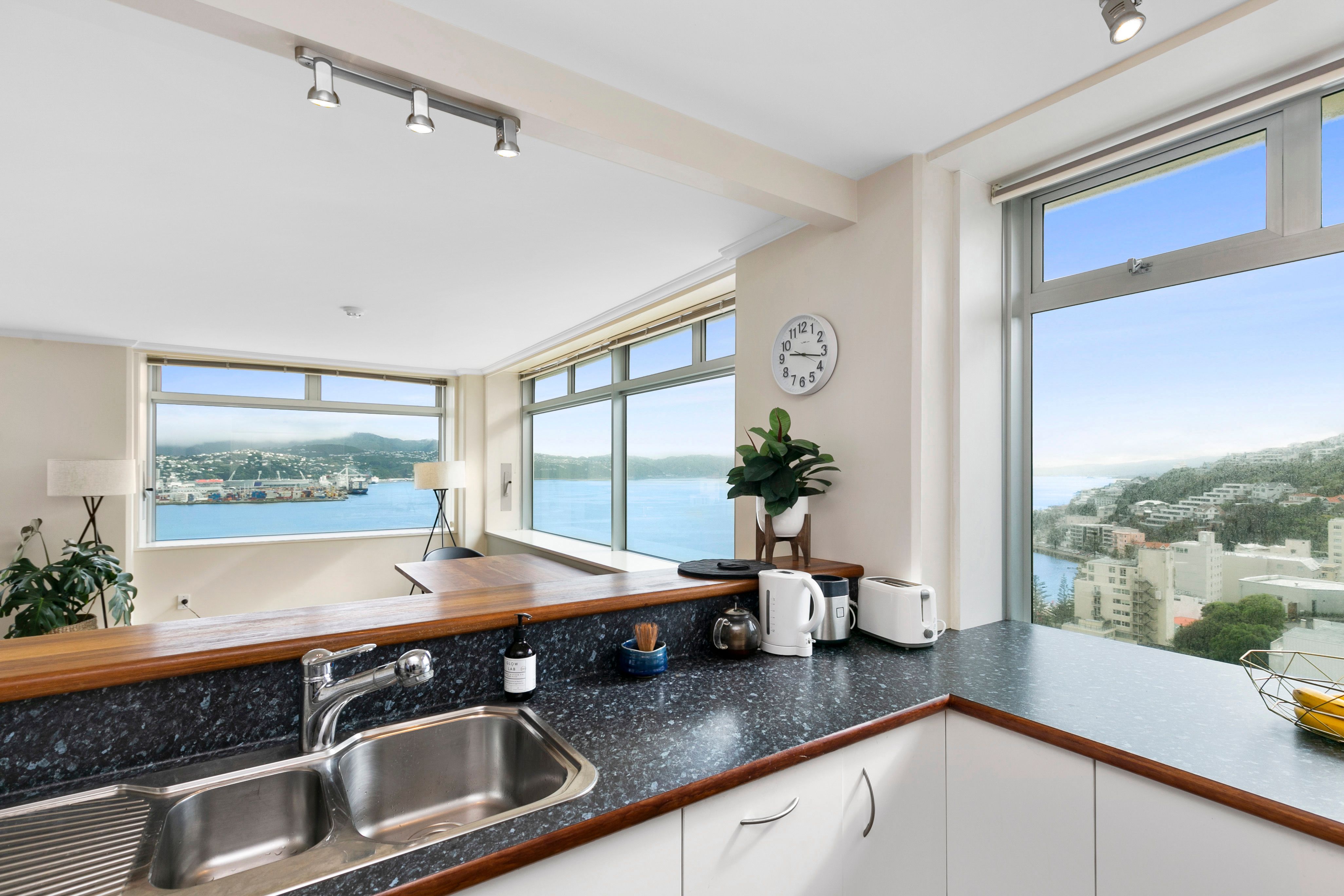 12F/20 Oriental Terrace, Oriental Bay, Wellington City