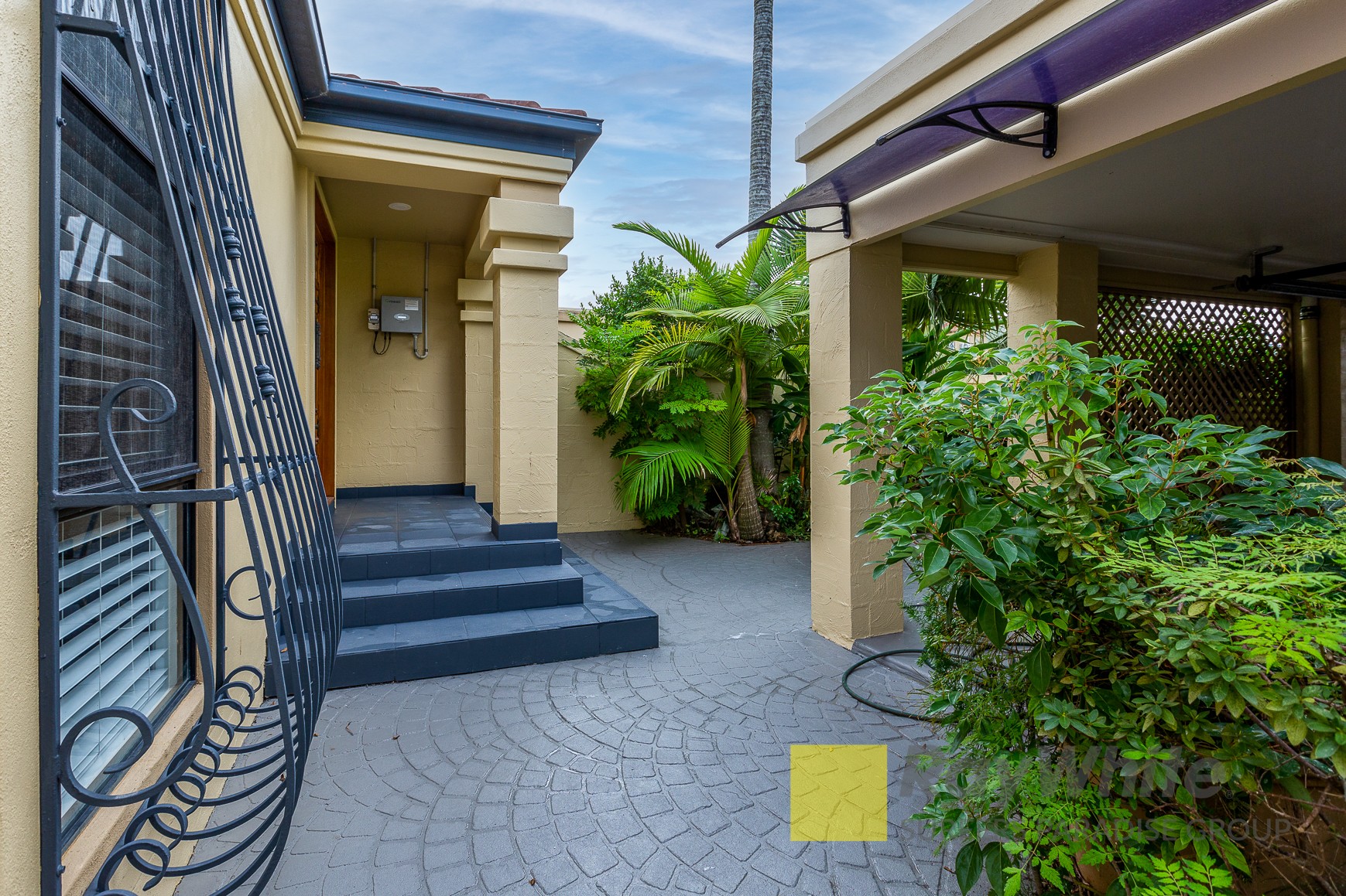 2/15 Poinciana Crescent, Bundall, QLD 4217
