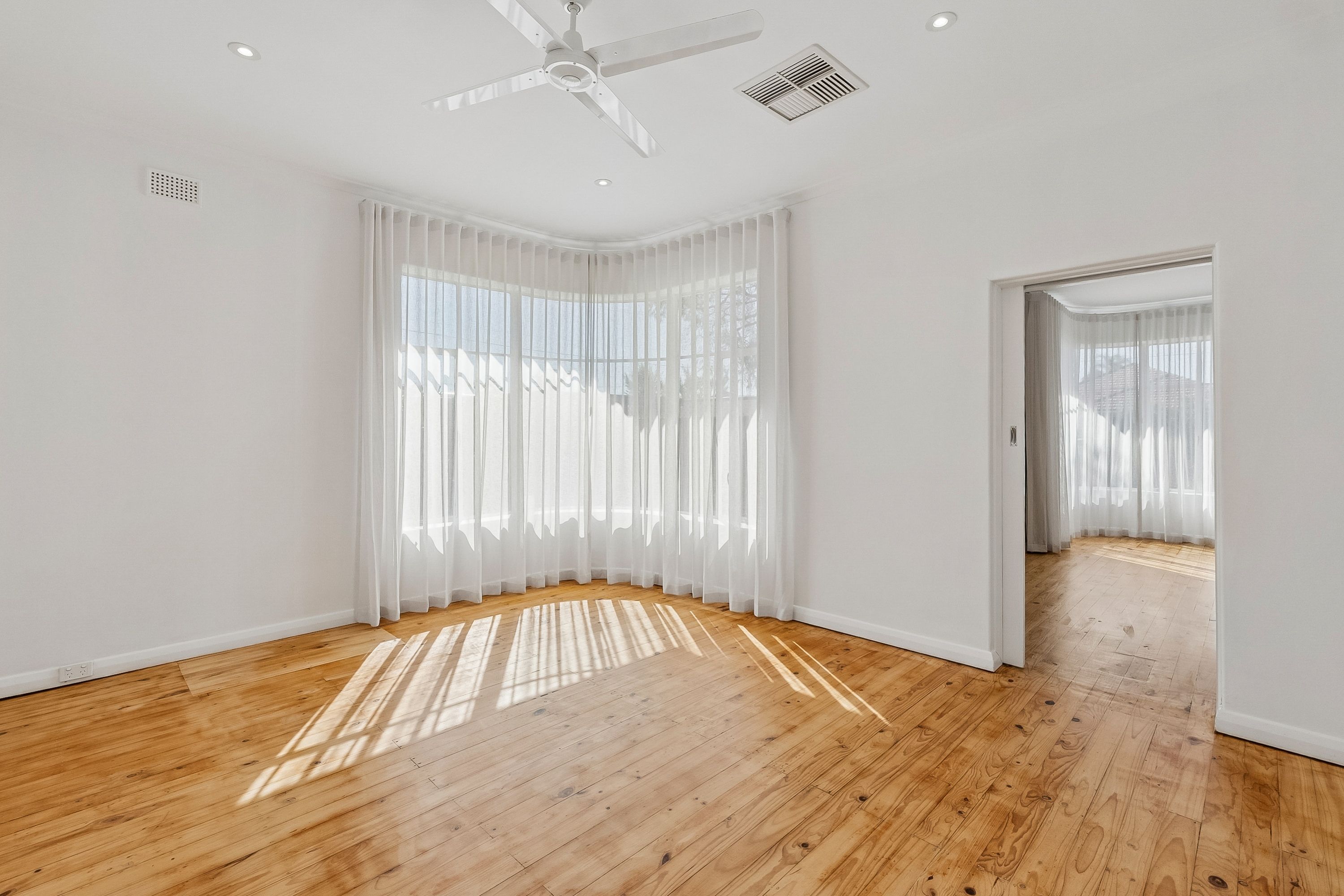11 Buchan Street — photo 4 of 12