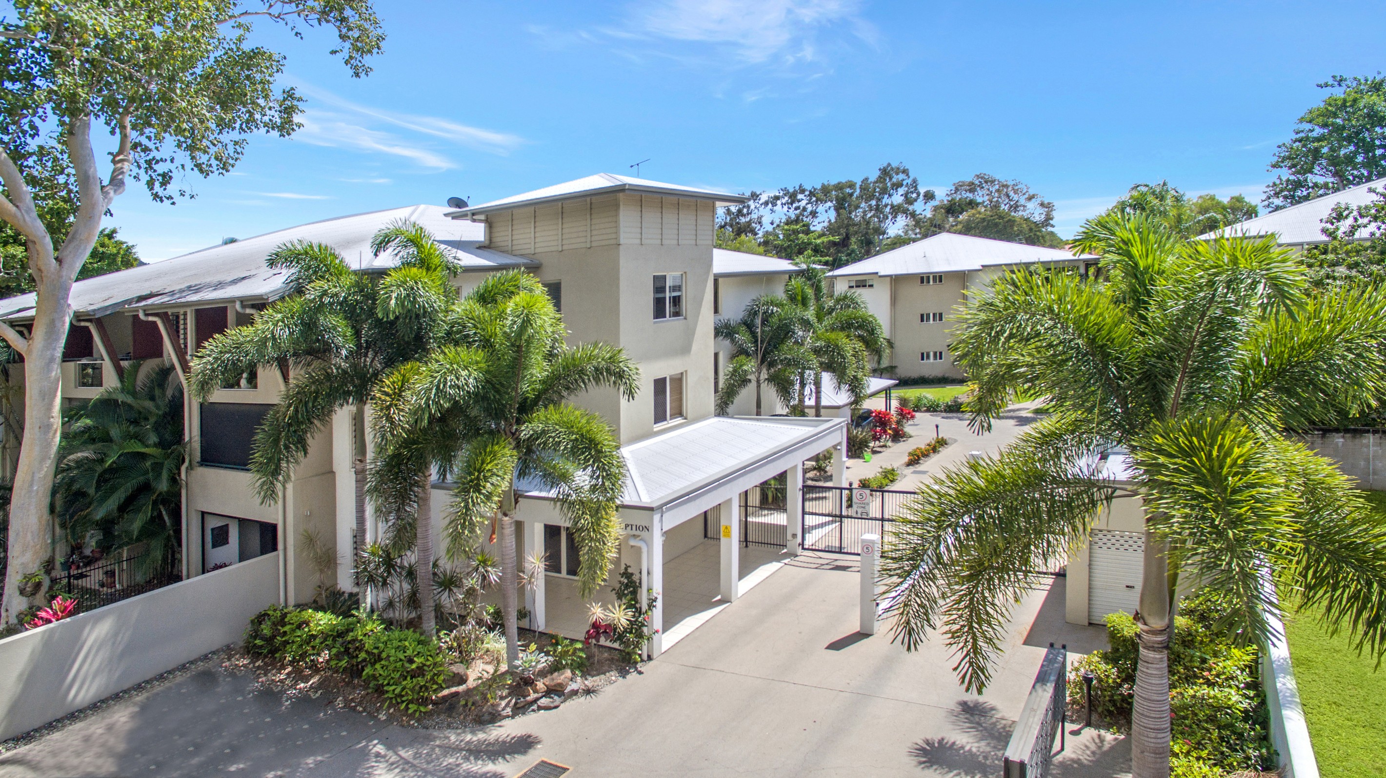 17/1804 Captain Cook Highway, Clifton Beach, QLD 4879
