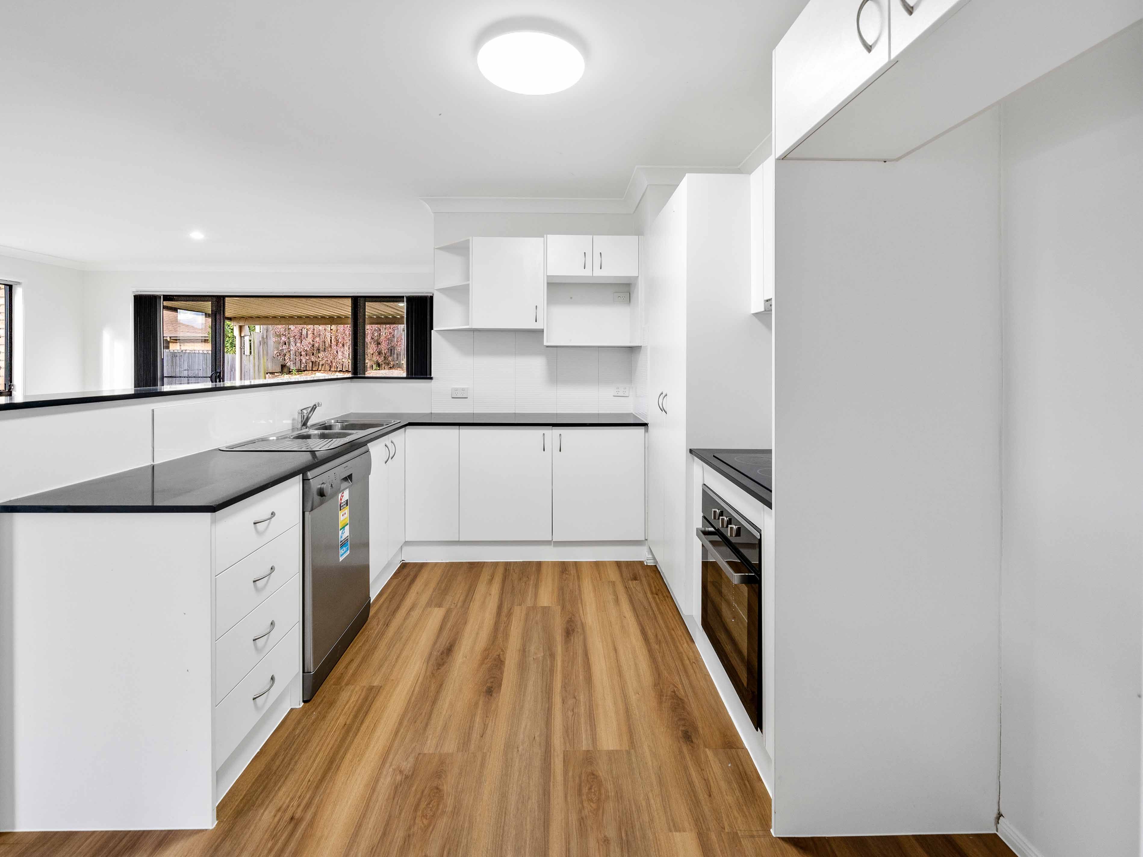 33 Dornoch Crescent, Raceview, QLD 4305