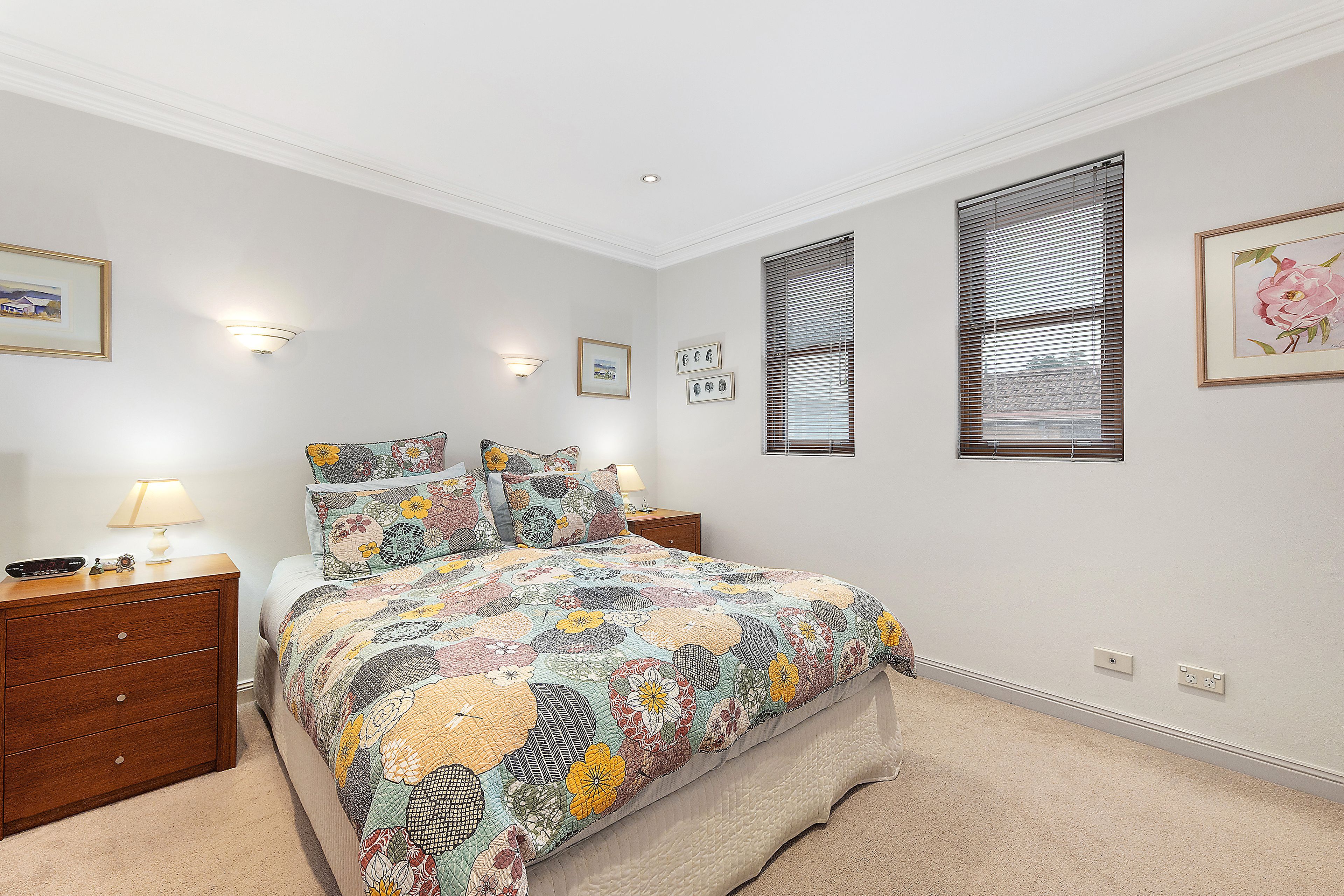 2/2 Burns Road — photo 6 of 9