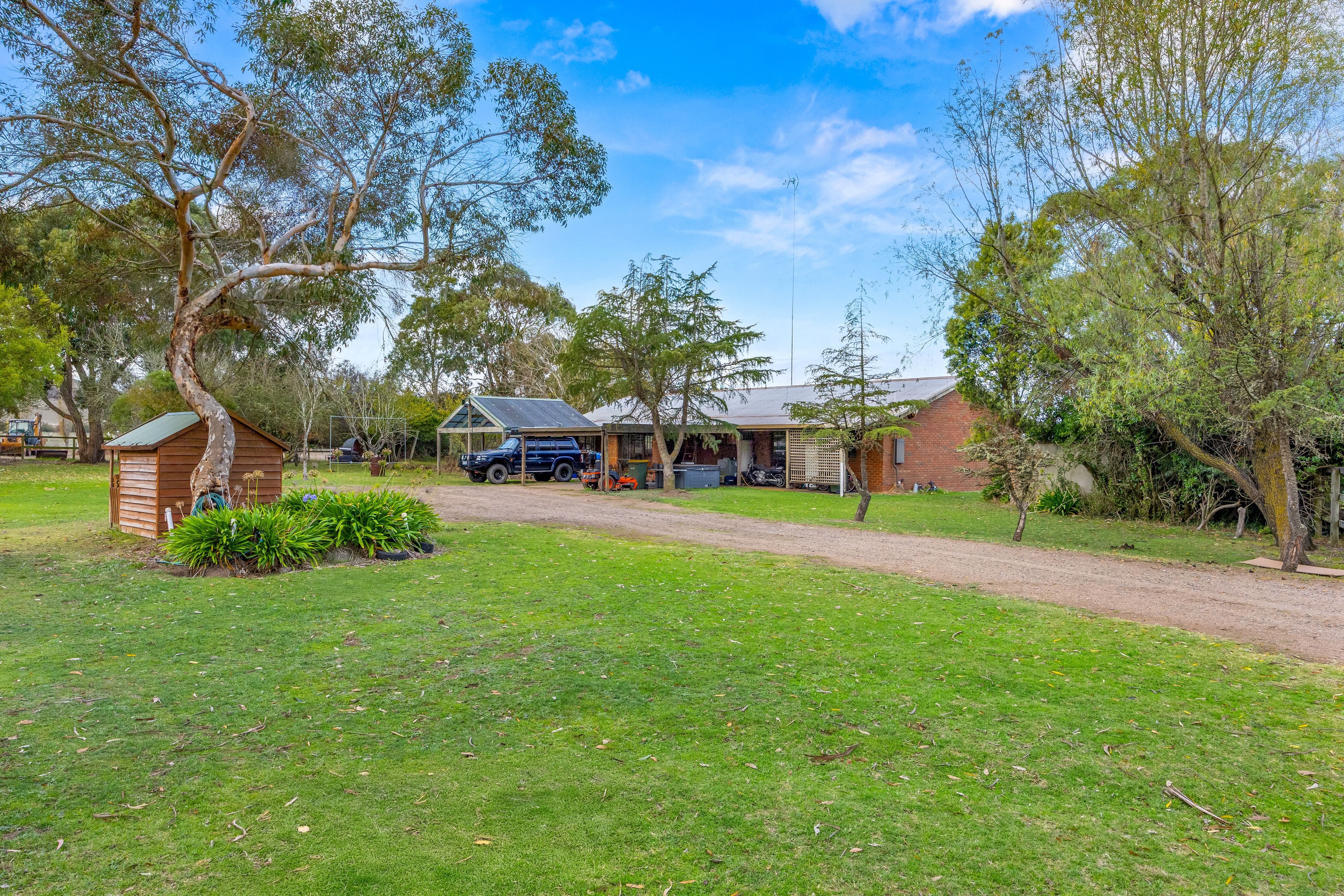 402 Weatherboard Road, Learmonth, VIC 3352