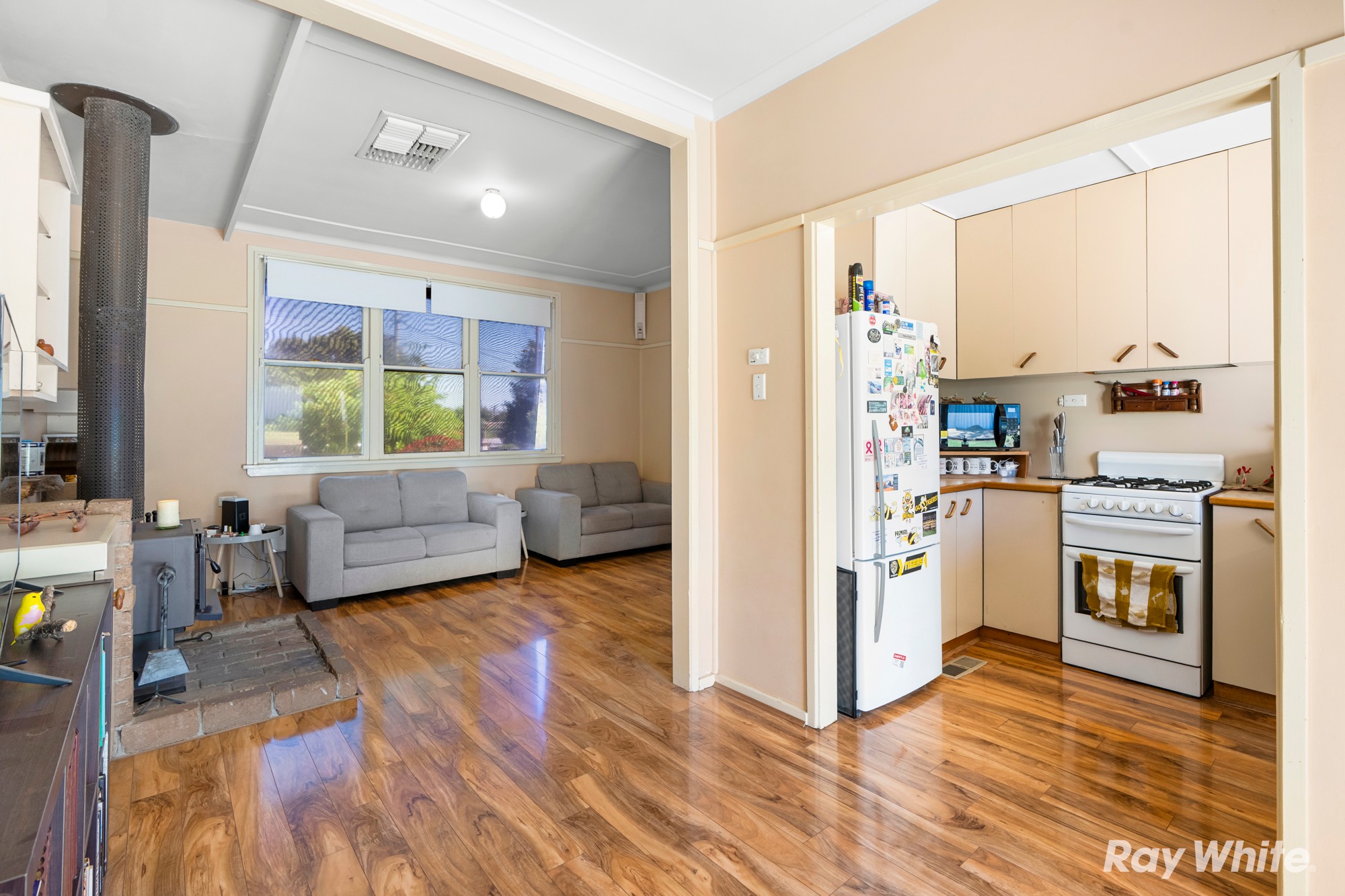 1 Gowrie Parade, Mount Austin, NSW 2650