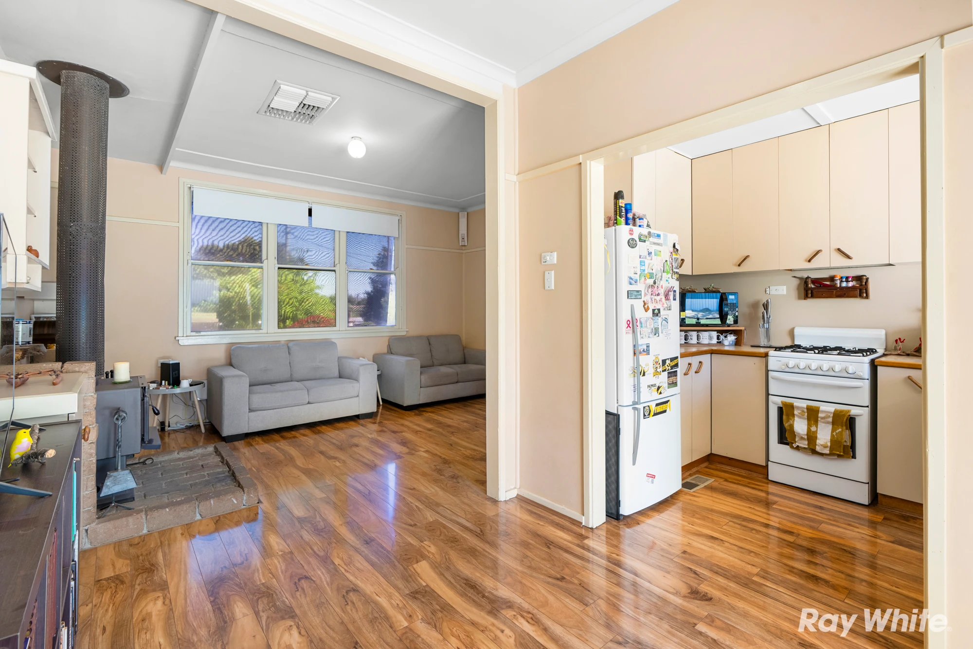 1 Gowrie Parade, Mount Austin, NSW 2650
