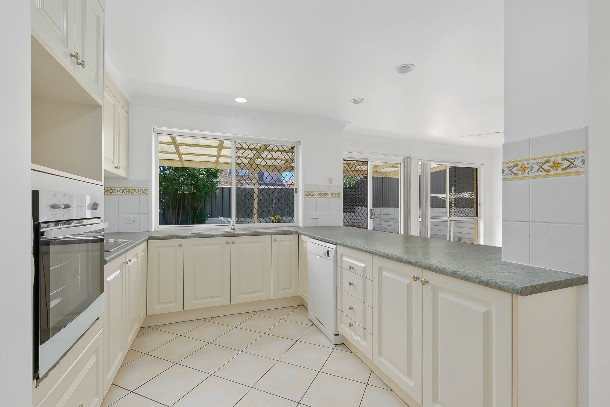 12 Clearmount Crescent, Carindale, QLD 4152