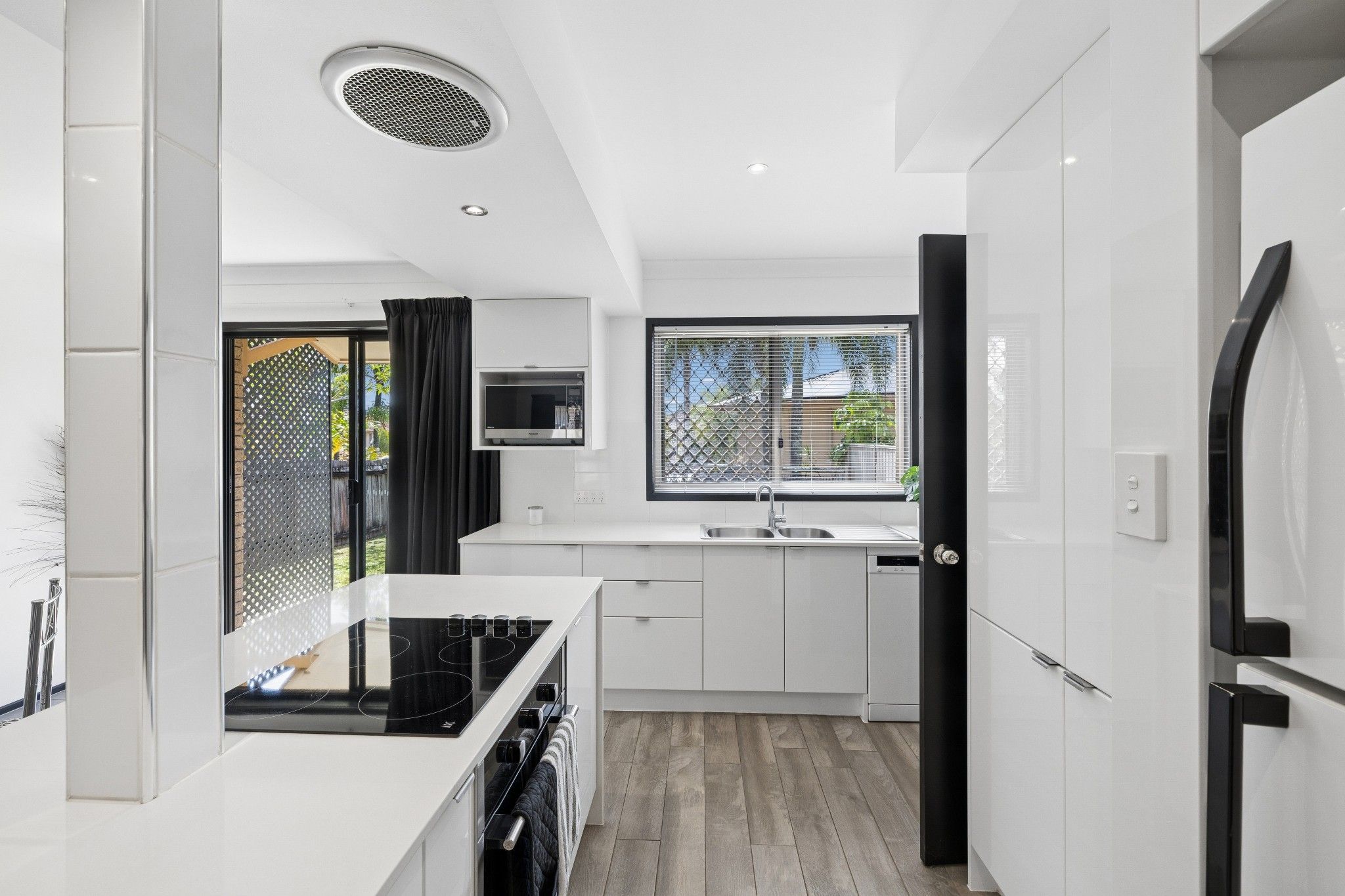 146/31 Usher Avenue — photo 3 of 21