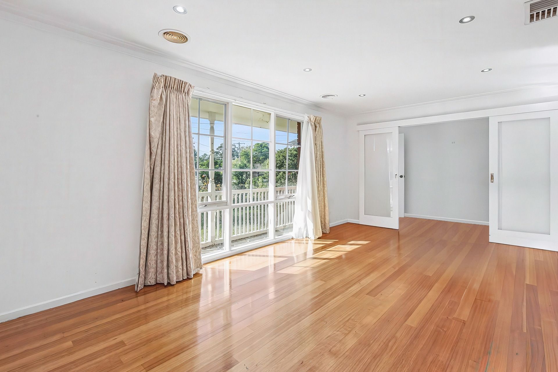 8 Brownlee Crescent, Wheelers Hill, VIC 3150