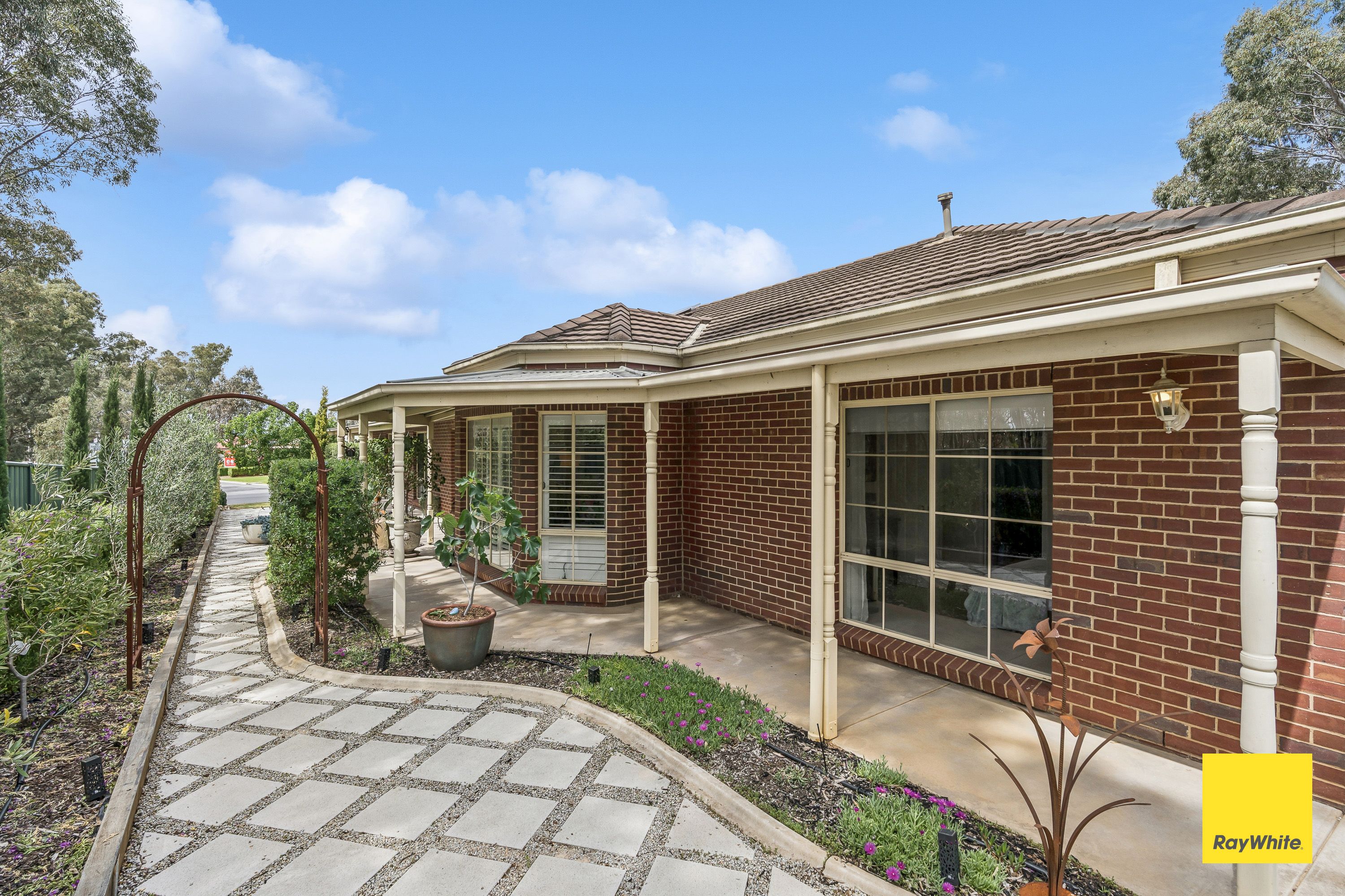10 Saxby Drive, Strathfieldsaye VIC 3551