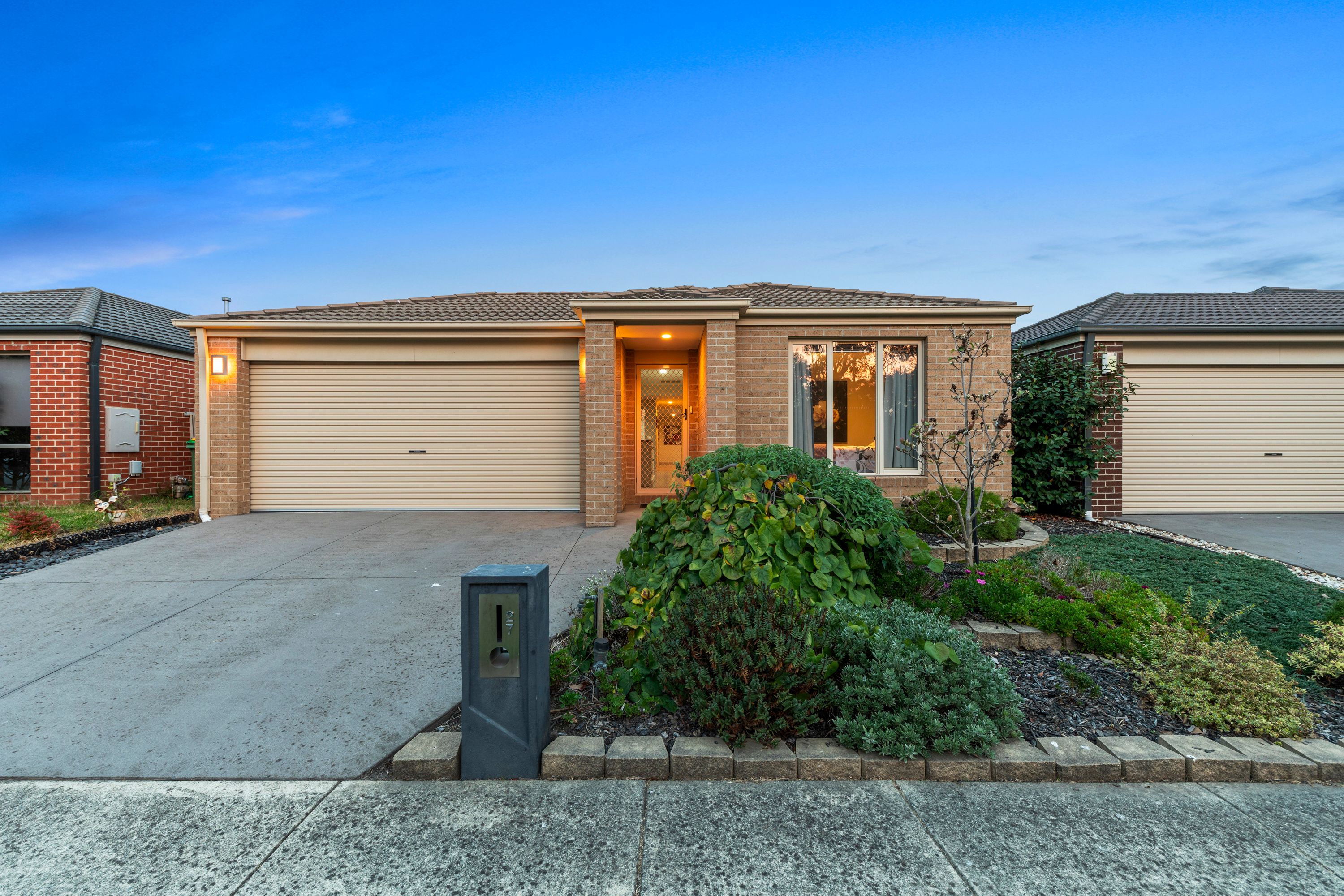 27 Stanhope Place, Pakenham VIC 3810