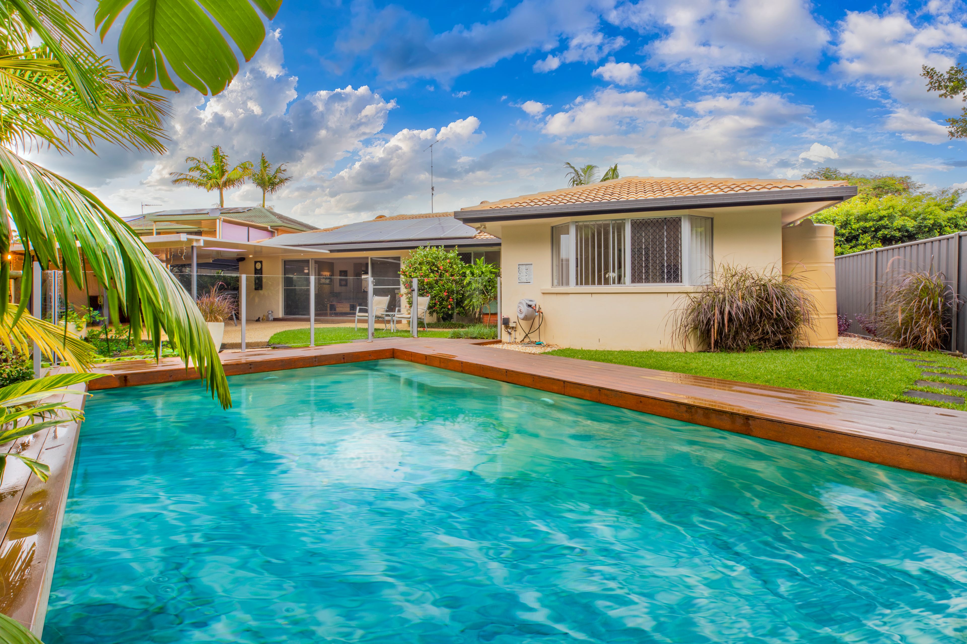 8 Nerang River Drive, Nerang, QLD 4211