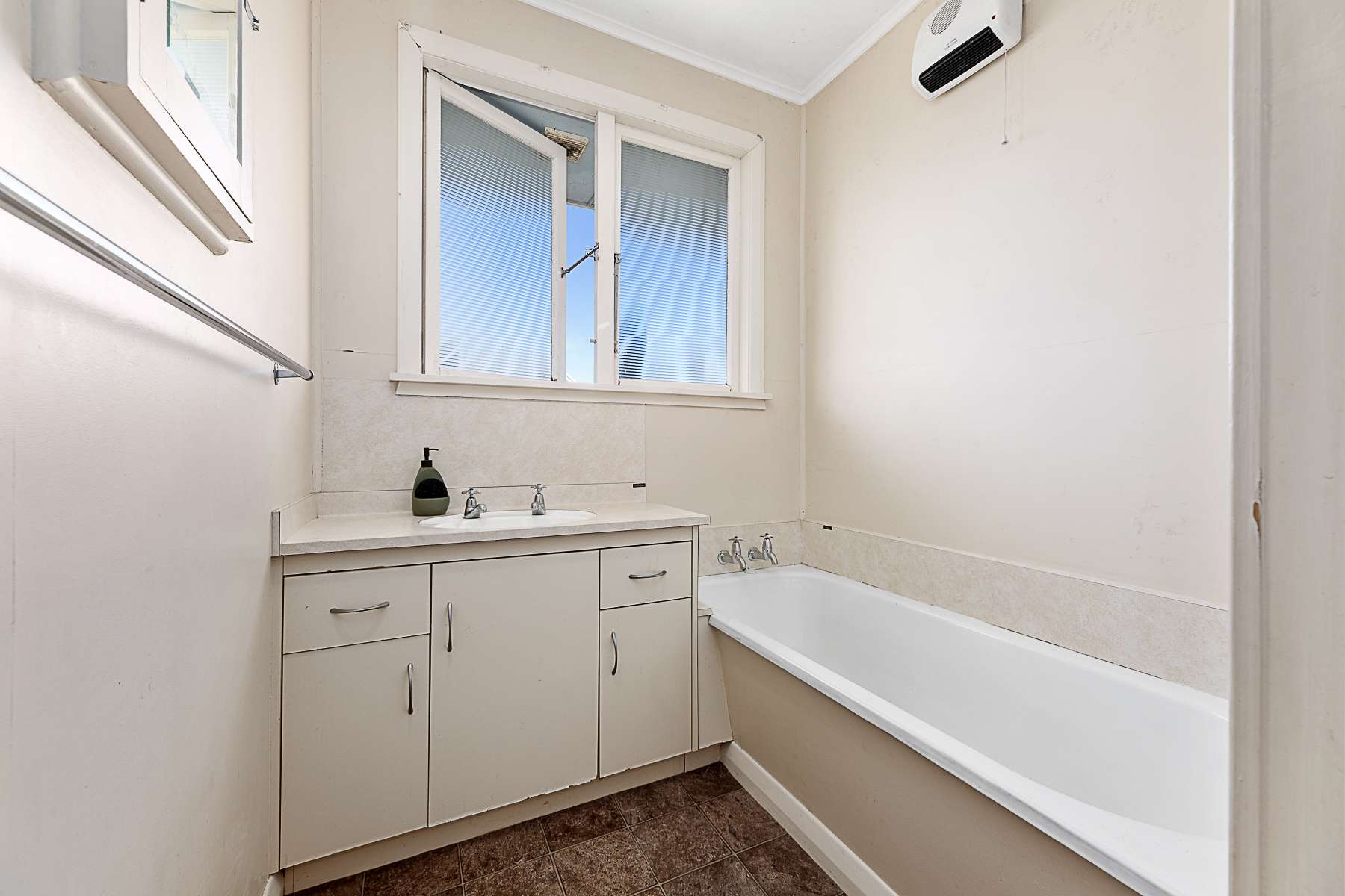 21 Holdaway Street photo 12
