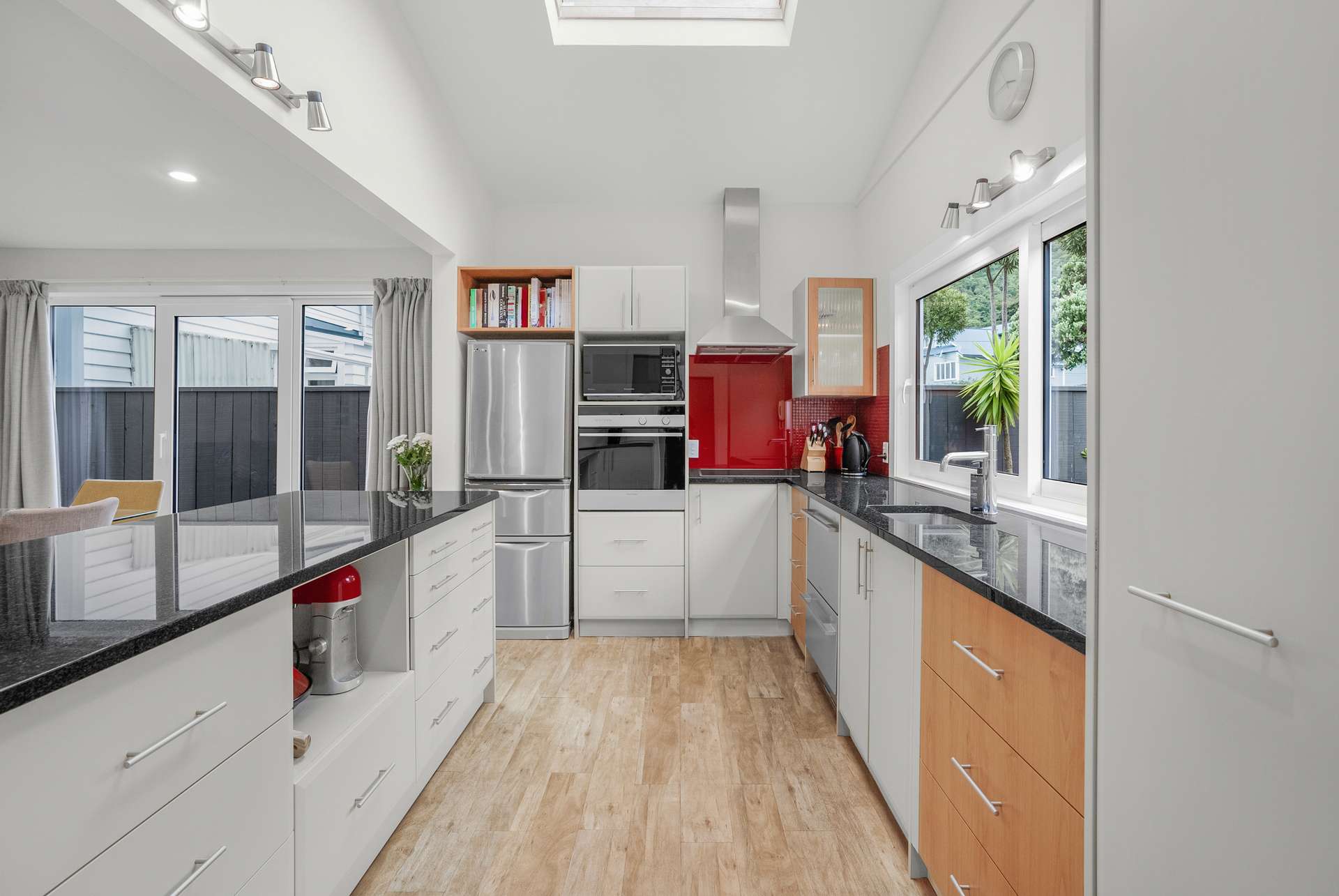 411 Muritai Road photo 8