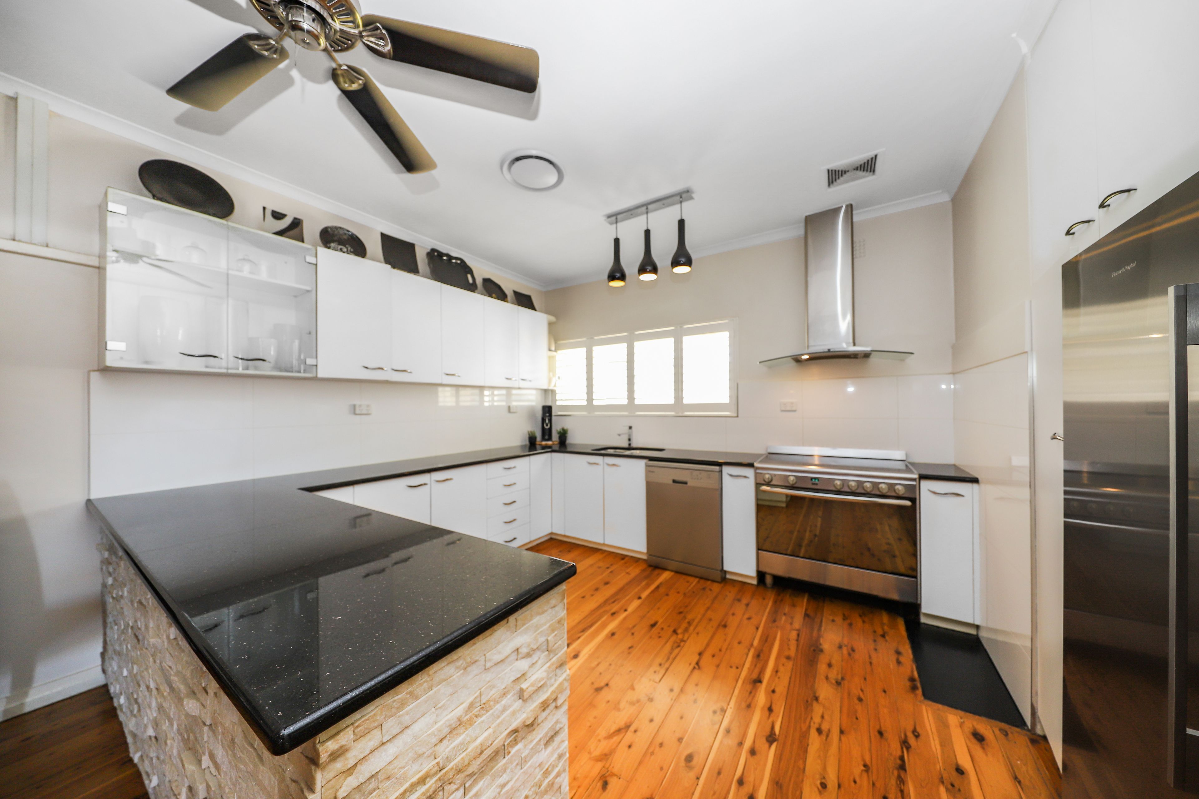 1072 Wee Jasper Road — photo 8 of 30